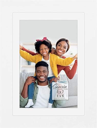 Icona Bay - Marco de fotos blanco de 5 x 7 a 4 x 6 - Compuesto de madera maciza pintada de una pieza, casa de campo moderna - Colección Sunrise