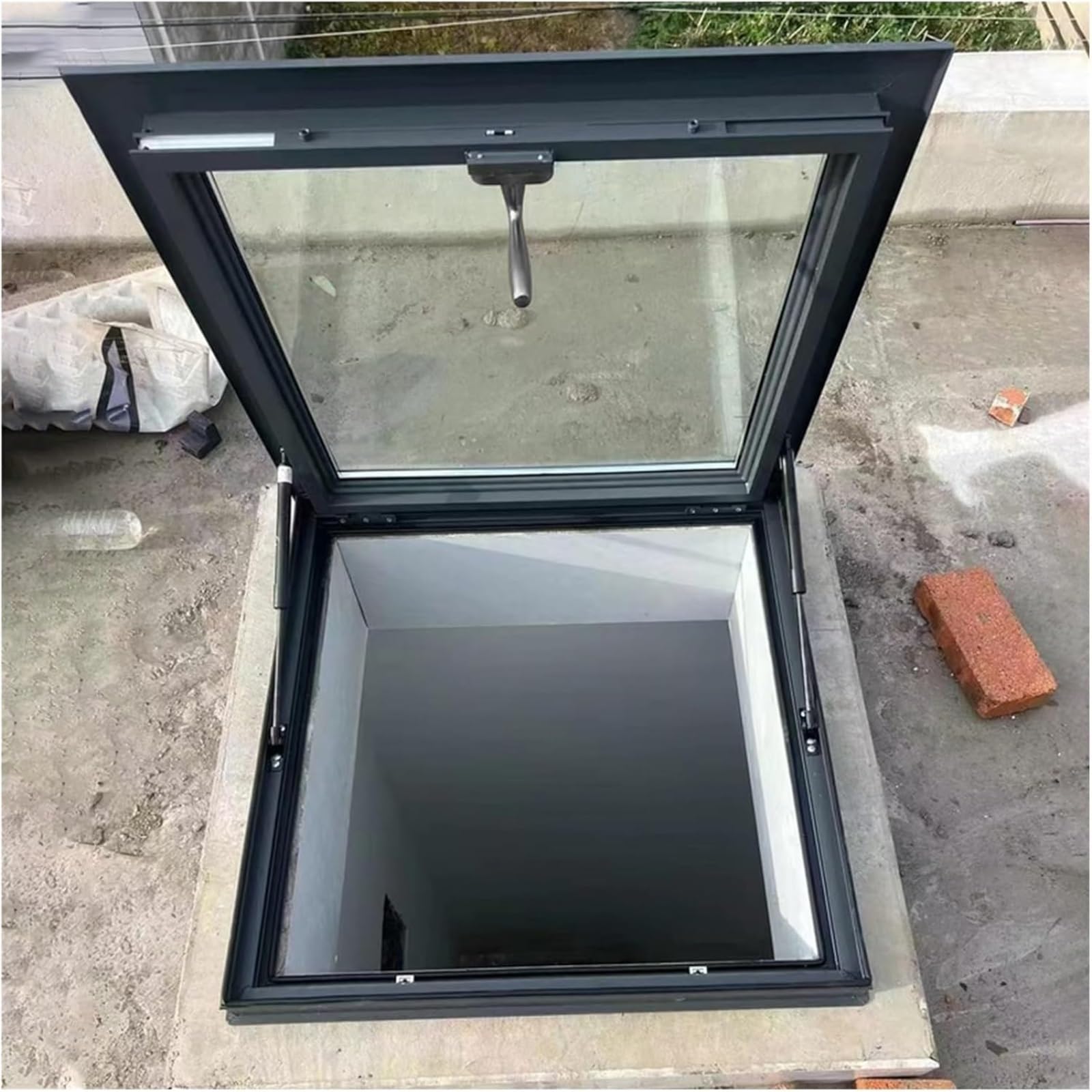 Skylight Roof Window Tempered Glass Security Roof Hatch Cover Flush Mount Roof Access Hatch Attic Viewing Venting Door Attic(84 * 84cm)