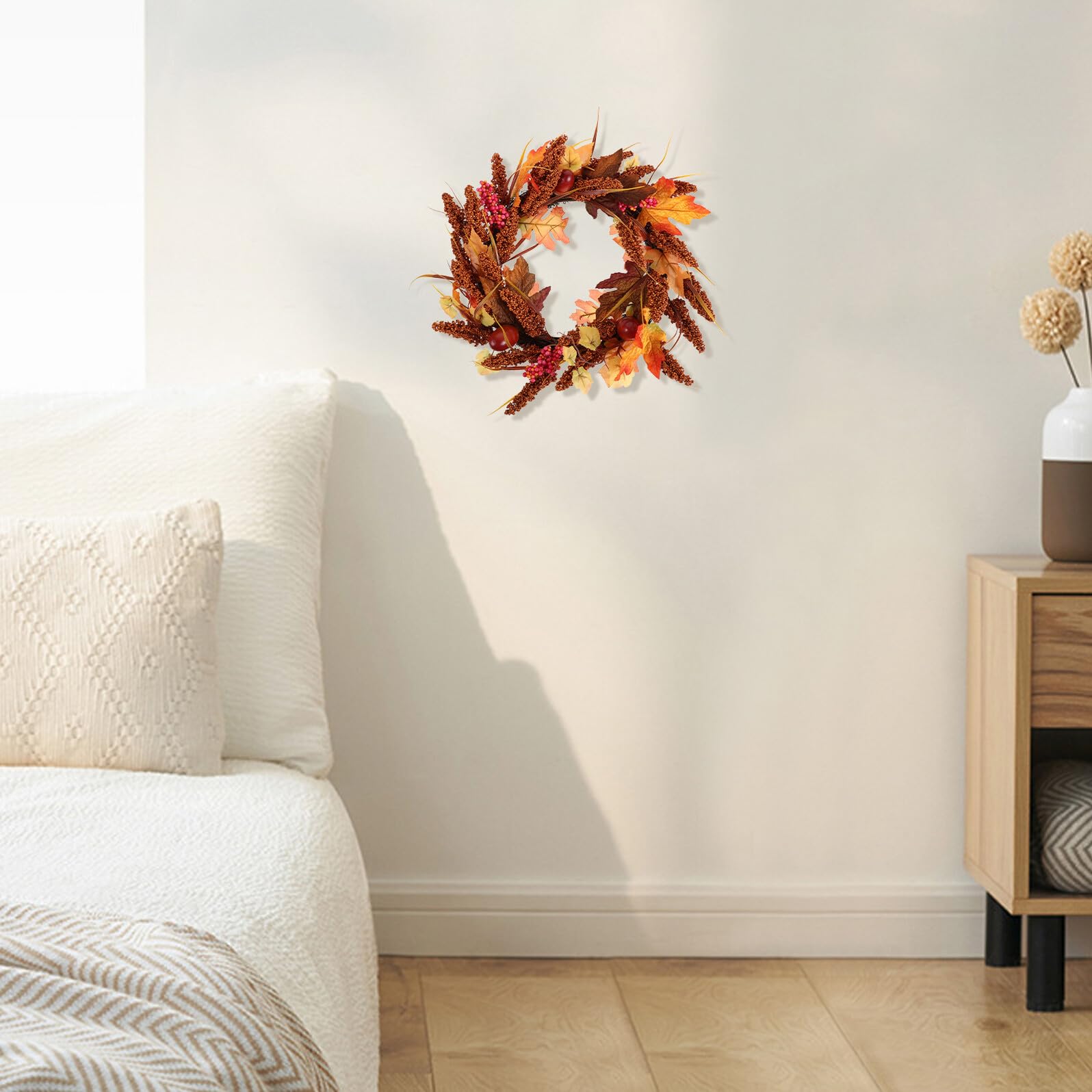 Healeved Herbstkranz 35cm mit Realistischen Ahornblättern und Eichelbeeren Künstliche Herbstliche Wand und Türdekoration für Drinnen und Draußen Festlicher Ahornblattkranz für Erntedank