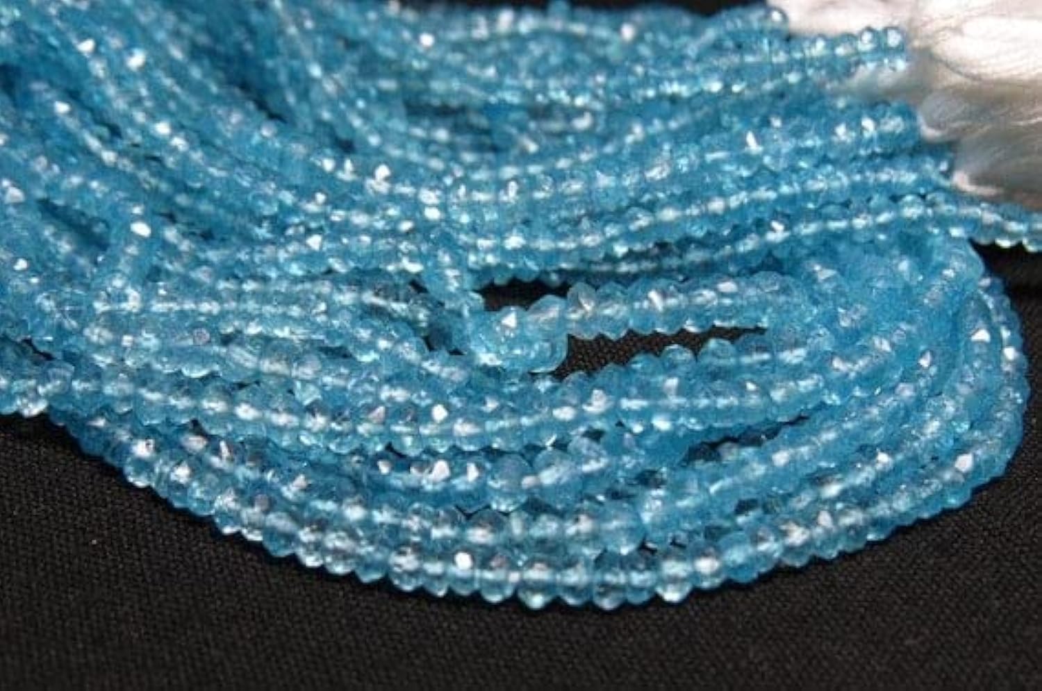Perles rondelles en agate LKBEADS bleu azur au reflet micro-facetté