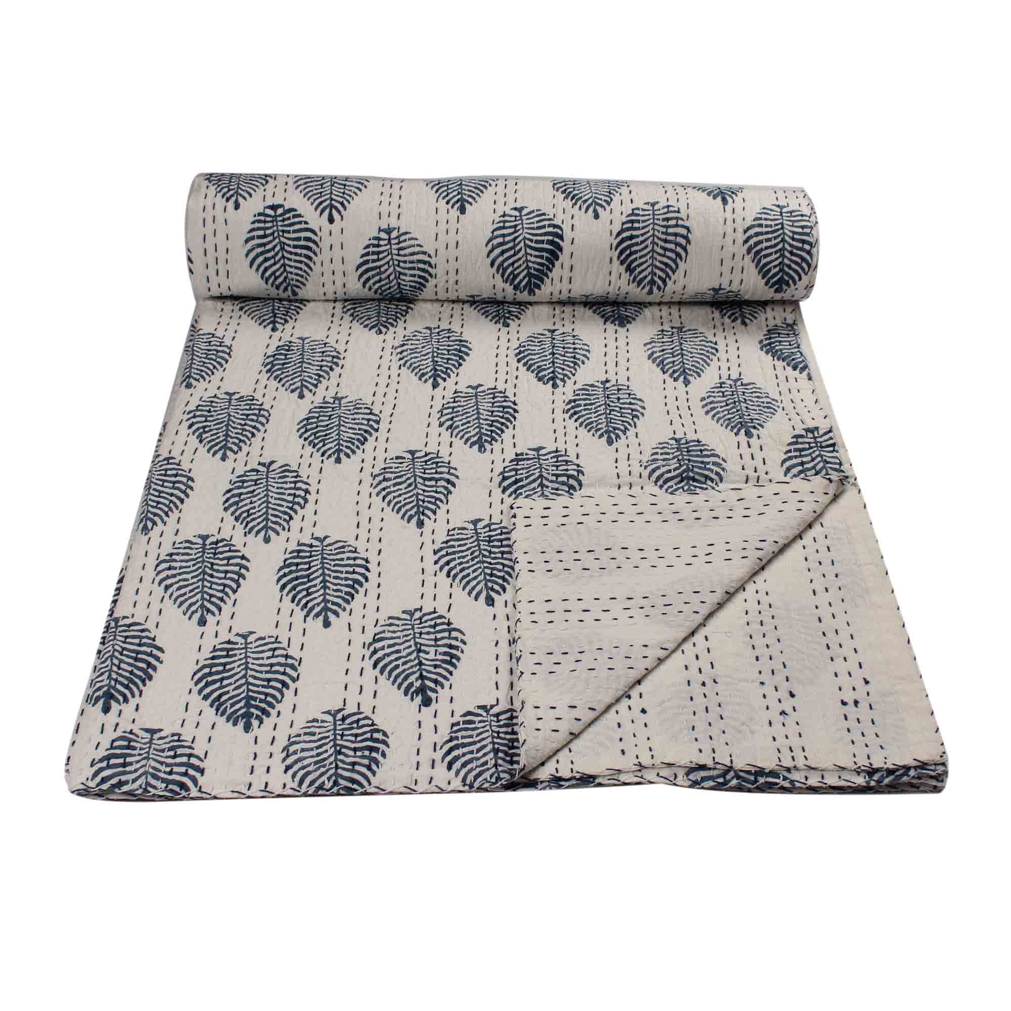Couvre-lit en coton indigo au style bohème chic Gudari avec motif feuilles