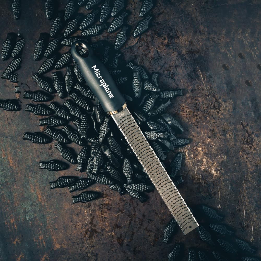 Microplane Râpe à zesteur Noir lame fine pour agrumes, parmesan, gingembre, chocolat, noix de muscade