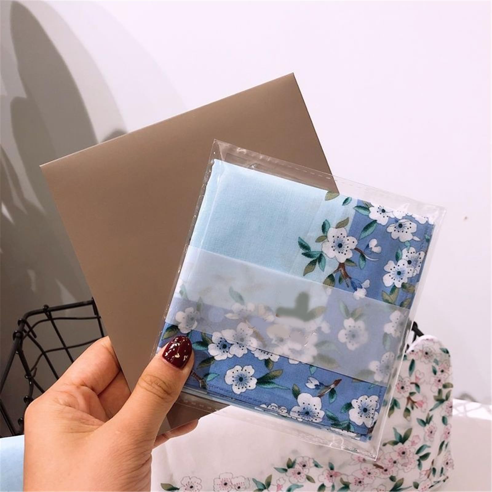 Fazzoletto In Cotone Per Donna Con Stampa Floreale - Morbido E Alla Moda - Foto 6