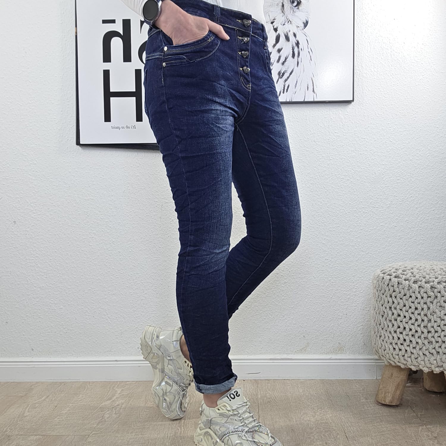 Jewelly Stretch Jeans| im Baggy Boyfriend Schnitt| Damen Hose mit dekorativer Knopfleiste| Perfekter Sitz