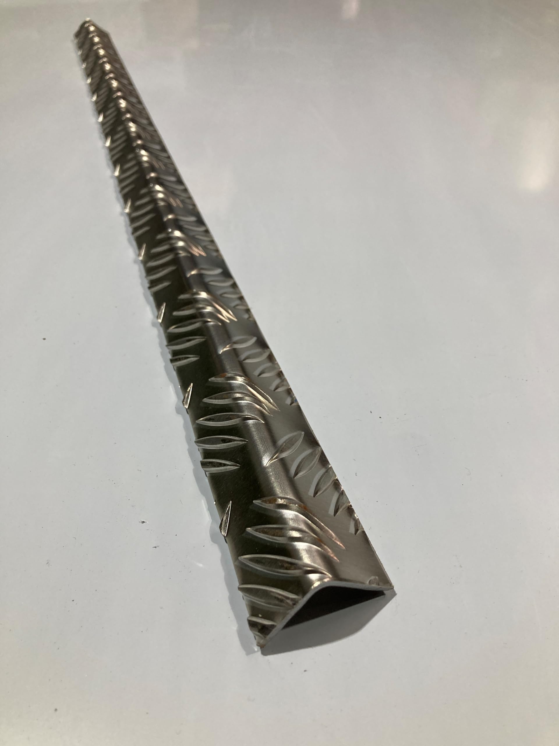 Aluminium Tread Plate Angle, Checker Plate Angle, Tread Plate, Wall Protector, Step Cover 3mm Thick, Non Slip, Various Lengths (50cm,100cm, 200cm), Various Sizes (L50cm x 10cm x 10cm)