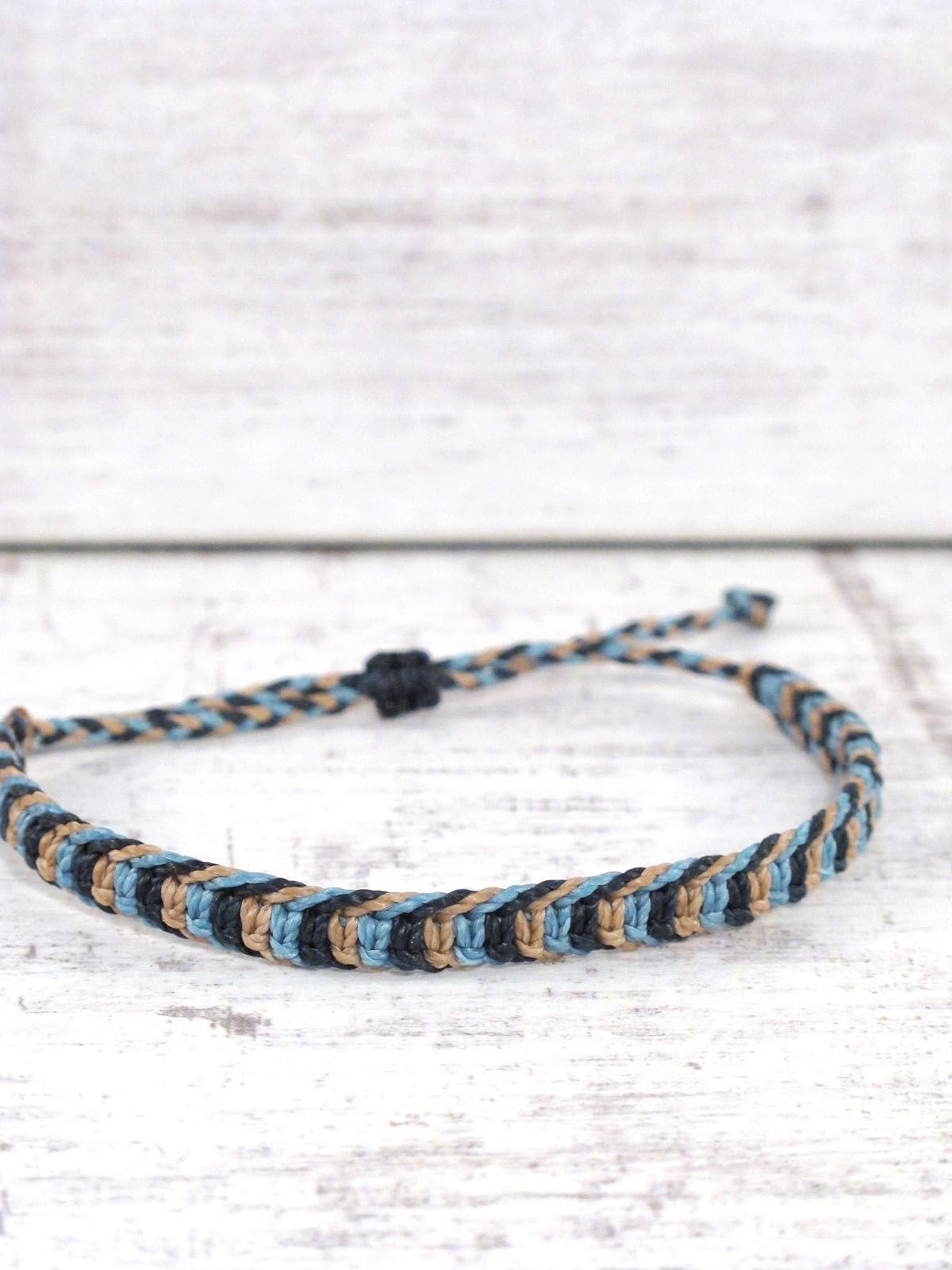 Mens Casual Tricolor Macrame Bracelet in Blue, Navy and Beige - Adjustable