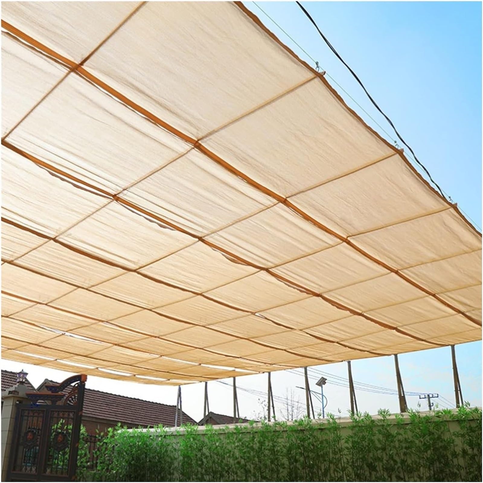 Voile d'ombrage de pergola rétractable pour ombrager un repas de jardin