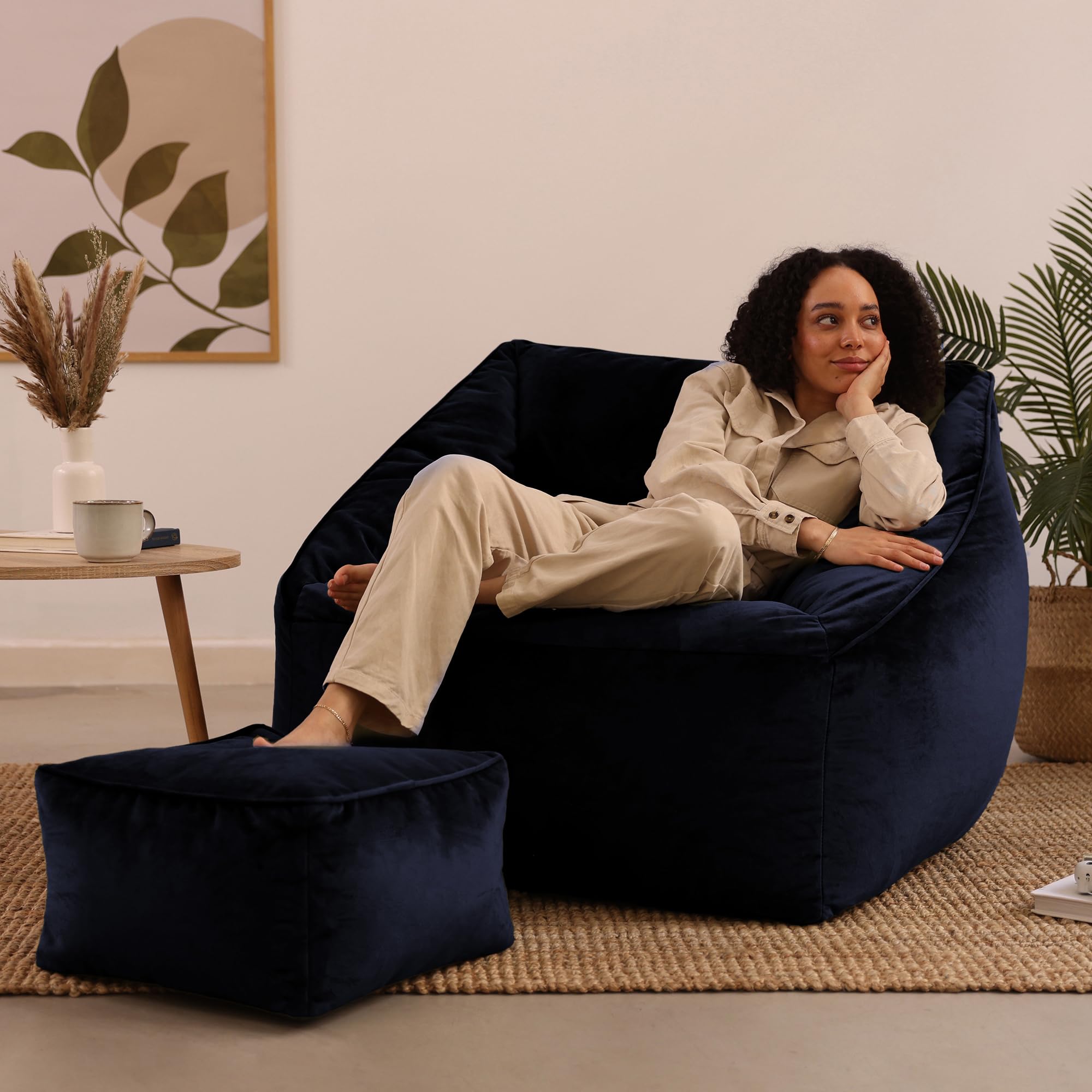 Icon Natalia Sitzsack Sessel mit Hocker für Erwachsene, Dunkelblau, Flauschiger Samtstoff, Riesen Sitzsack Samt mit Füllung, Bean Bag Chair, Bequemer Sessel Wohnzimmer, Lounge, Schlafzimmer, Büro