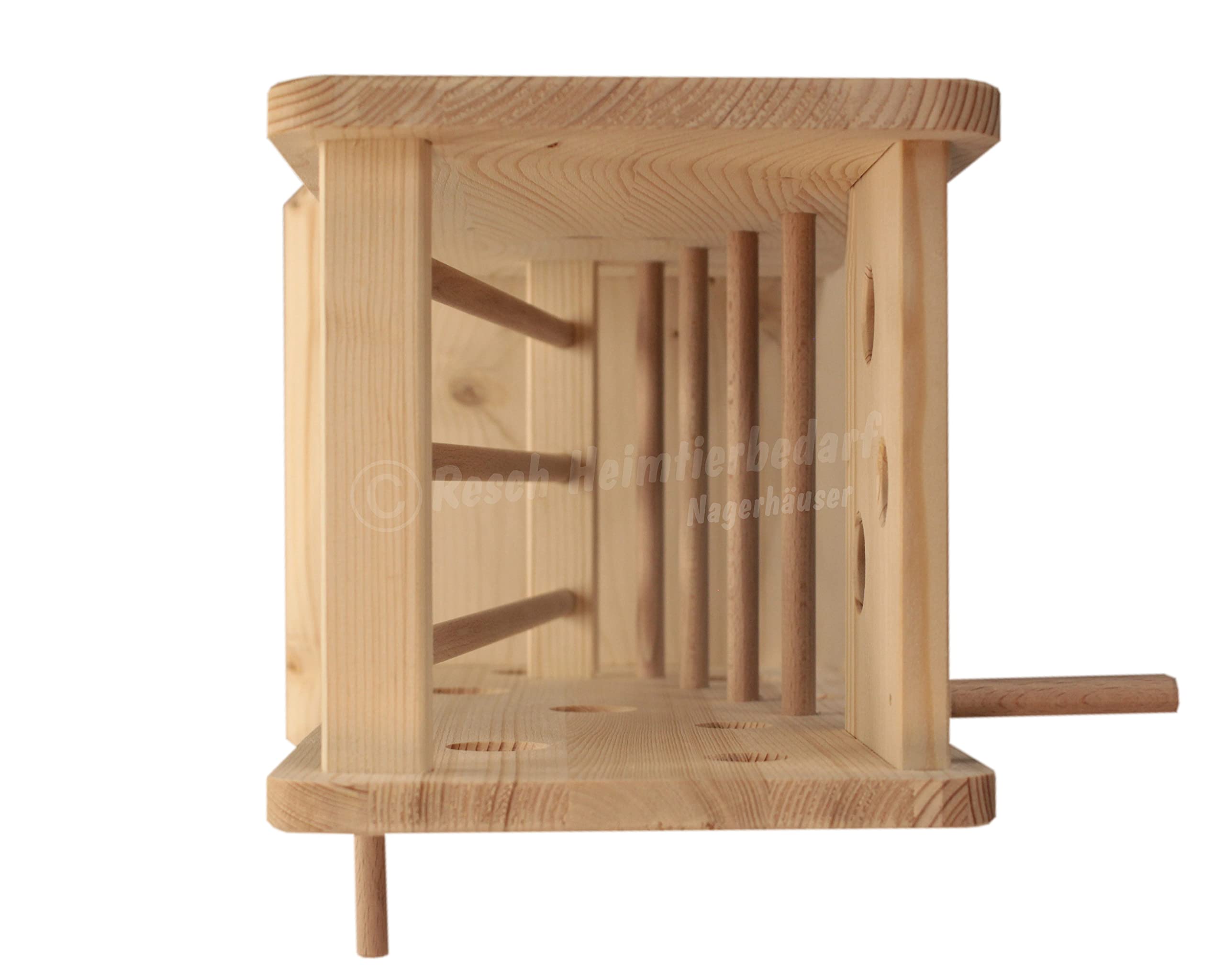 Resch Nr43 Futterturm, naturbelassenes Massivholz aus Fichte/Lochwände und Rundstäbe zum stecken oder hängen der Snacks/mit Großer Heuraufe von Zwei Seiten zugänglich /24,5 x 40 x 24,5cm (LxHxB)