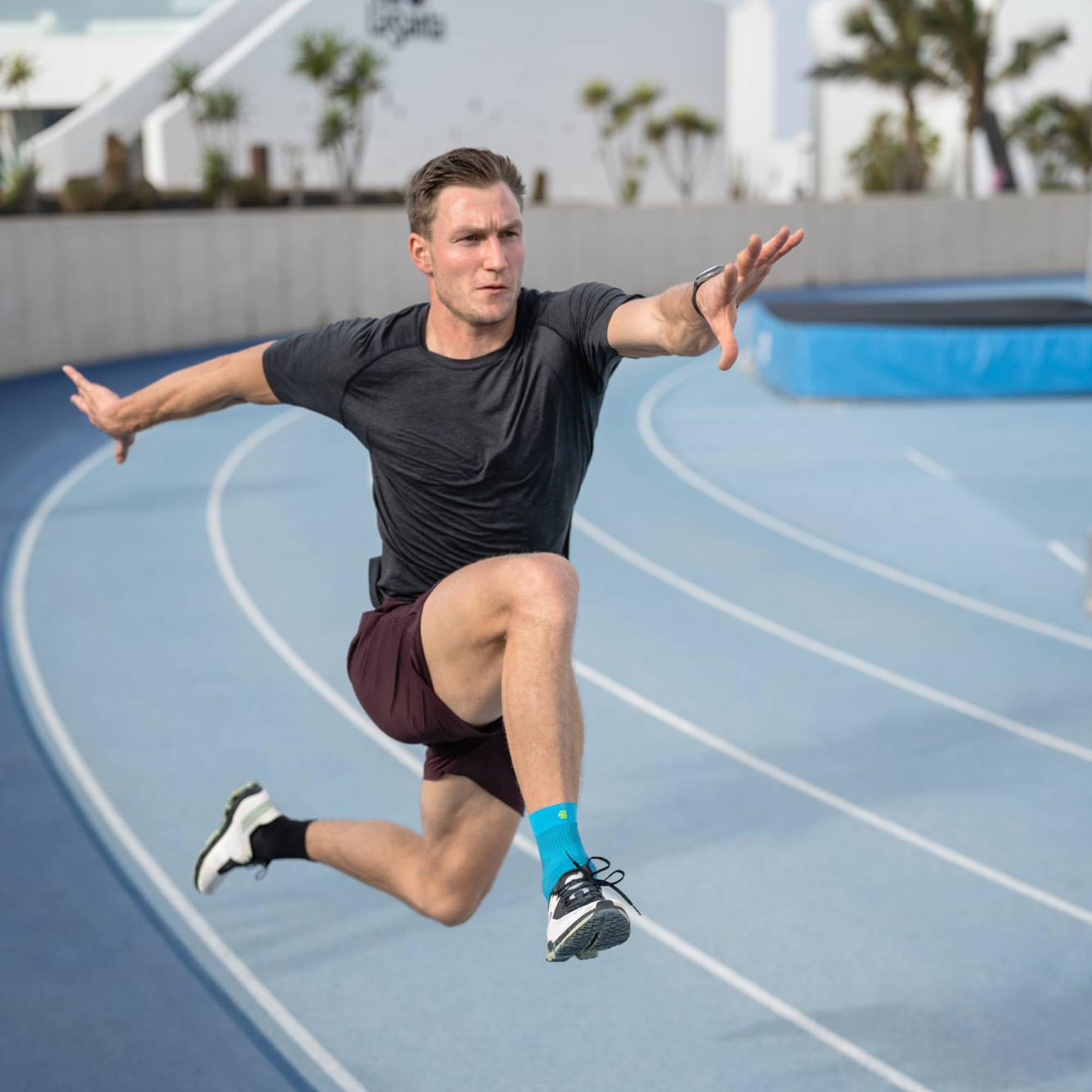 BAUERFEIND Sleeve für dein Sprunggelenk „Sports Compression Ankle Support“, 1 Unisex Sprunggelenkbandage mit Kompression, Knöchelschutz für Laufen, Fitness und Ballsportarten, Rechts & Links tragbar