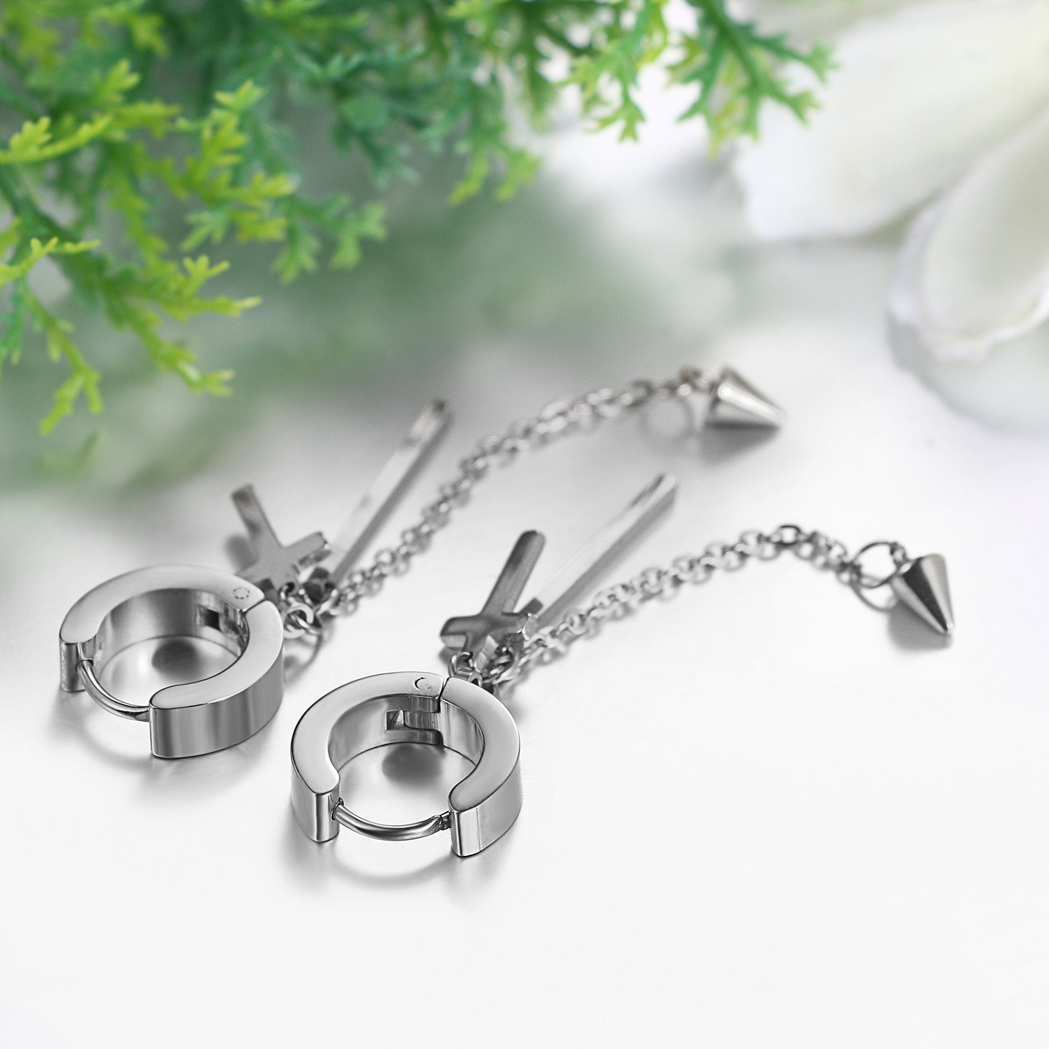 JewelryWe Pendientes de aro para hombre y mujer, con colgante de cruz de acero inoxidable, color plateado, dorado y negro plateado