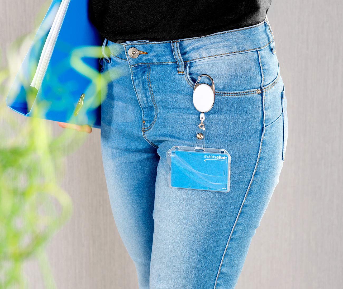 Ausweishülle mit Band: 50er-Set Ausweishüllen aus Hartplastik, 60-cm-Jojo-Befestigungs-Clip (Kartenhülle mit Band, Ausweishülle Hartplastik mit, Zip)