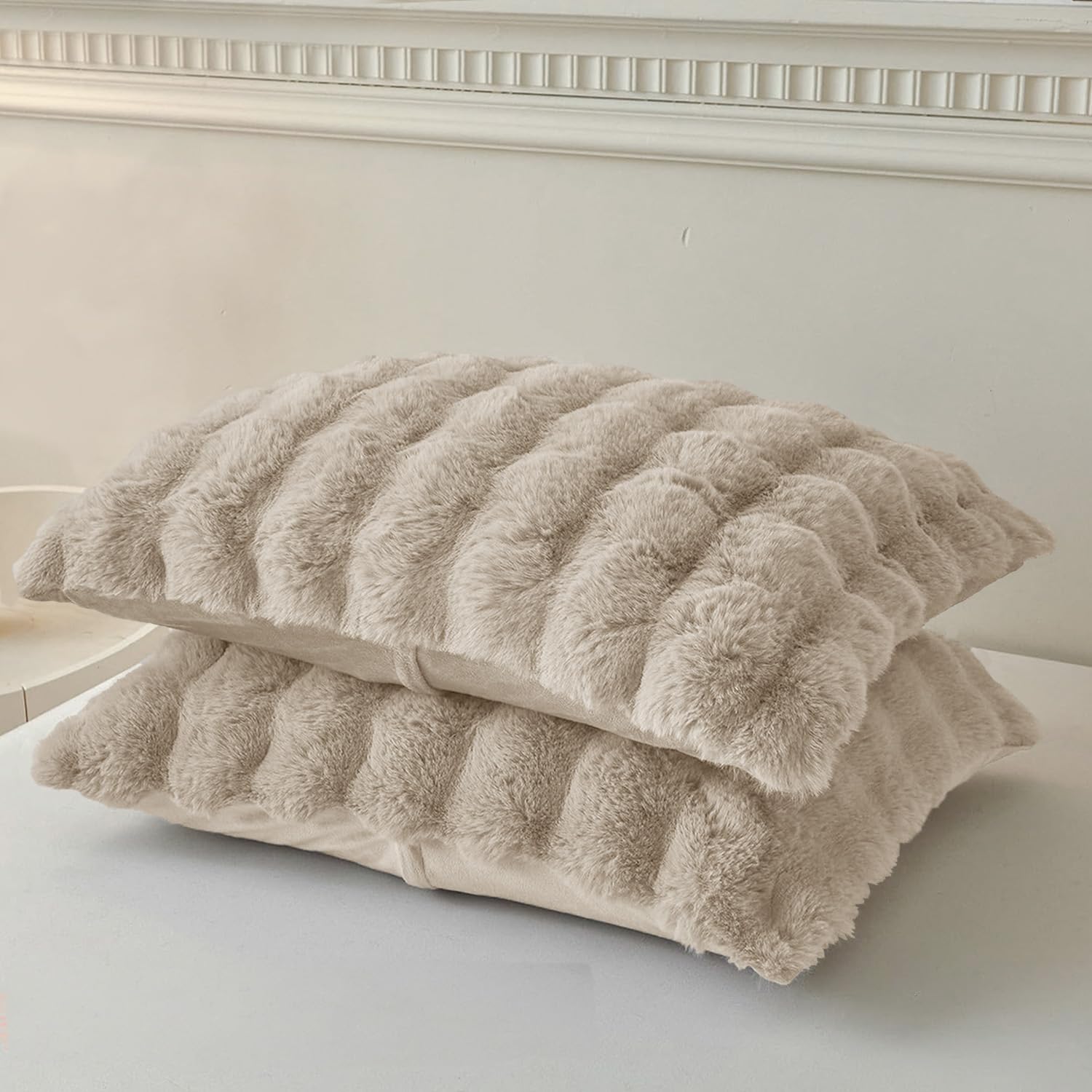 Velosso Alpine Faux Fur Pillowcase Pair, Ultra Soft Plush Ribbed Cushion Covers, Warm & Cosy Winter Bedroom Accessory, Luxury Faux Fur Texture, Machine Washable (Beige)