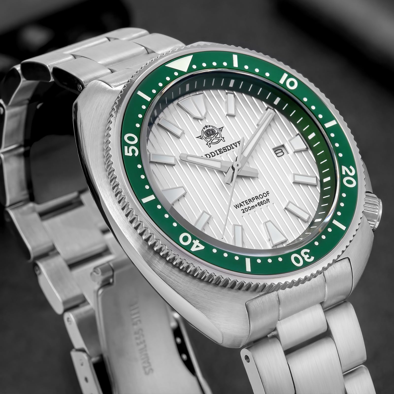 ADDIESDIVE Reloj de Buceo para Hombres 200m Cristal de Zafiro Esfera con Patrón 3D de Persianas Bisel de Cerámica Luminoso Movimiento de Cuarzo japonés Reloj de Acero Inoxidable AD2507