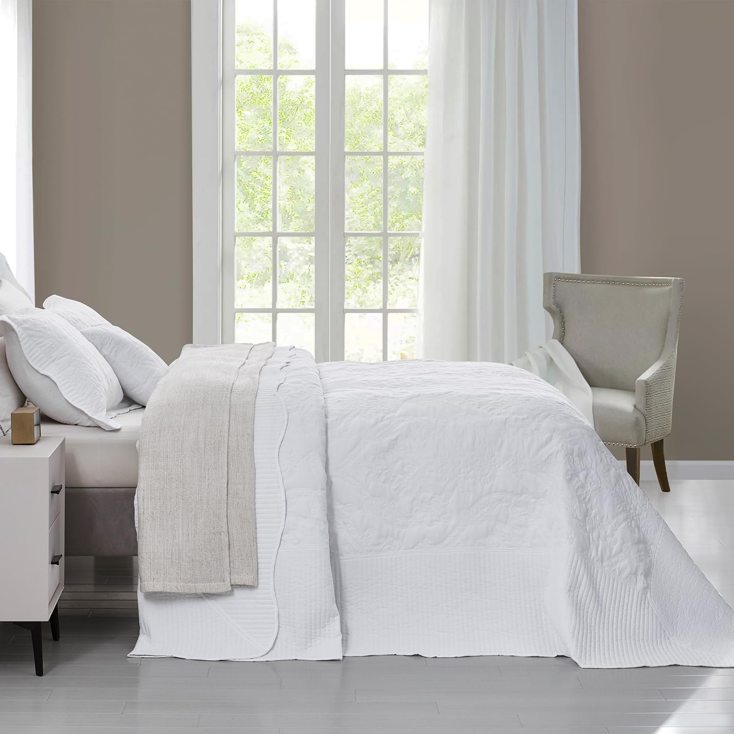 CHIXIN Oversized Bedspread Coverlet Set King Size - Lightweight Bedding Cover - Beautiful Stitching - 5 Piece Reversible Bedspread - Gorgeous Damask Paisley Pattern (King, Pure White) - Image 3