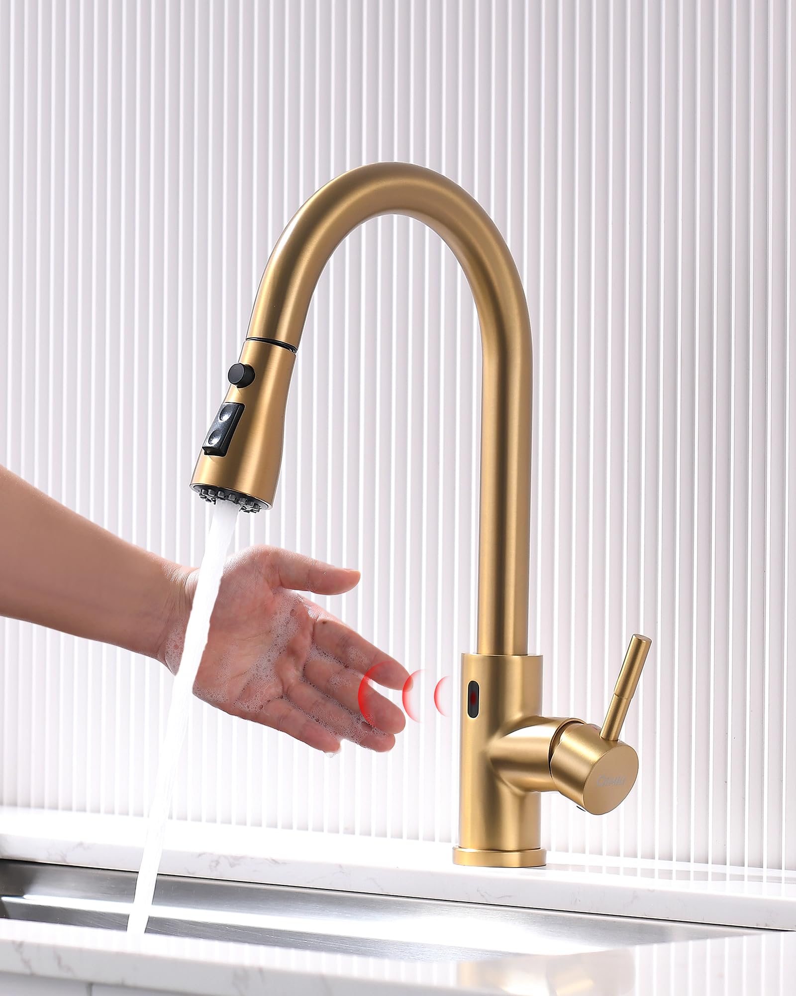GIMILI Grifo de cocina sin contacto con pulverizador extraíble, oro cepillado | Grifo de fregadero de latón activado inteligente manos libres con sensor de movimiento