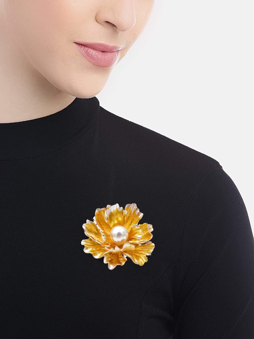 YouBella Jewellery Latest Stylish Crystal Unisex Floral Brooch for Wedding/Party for Women/Girls/Men, Onesize, Brass, No Gemstone