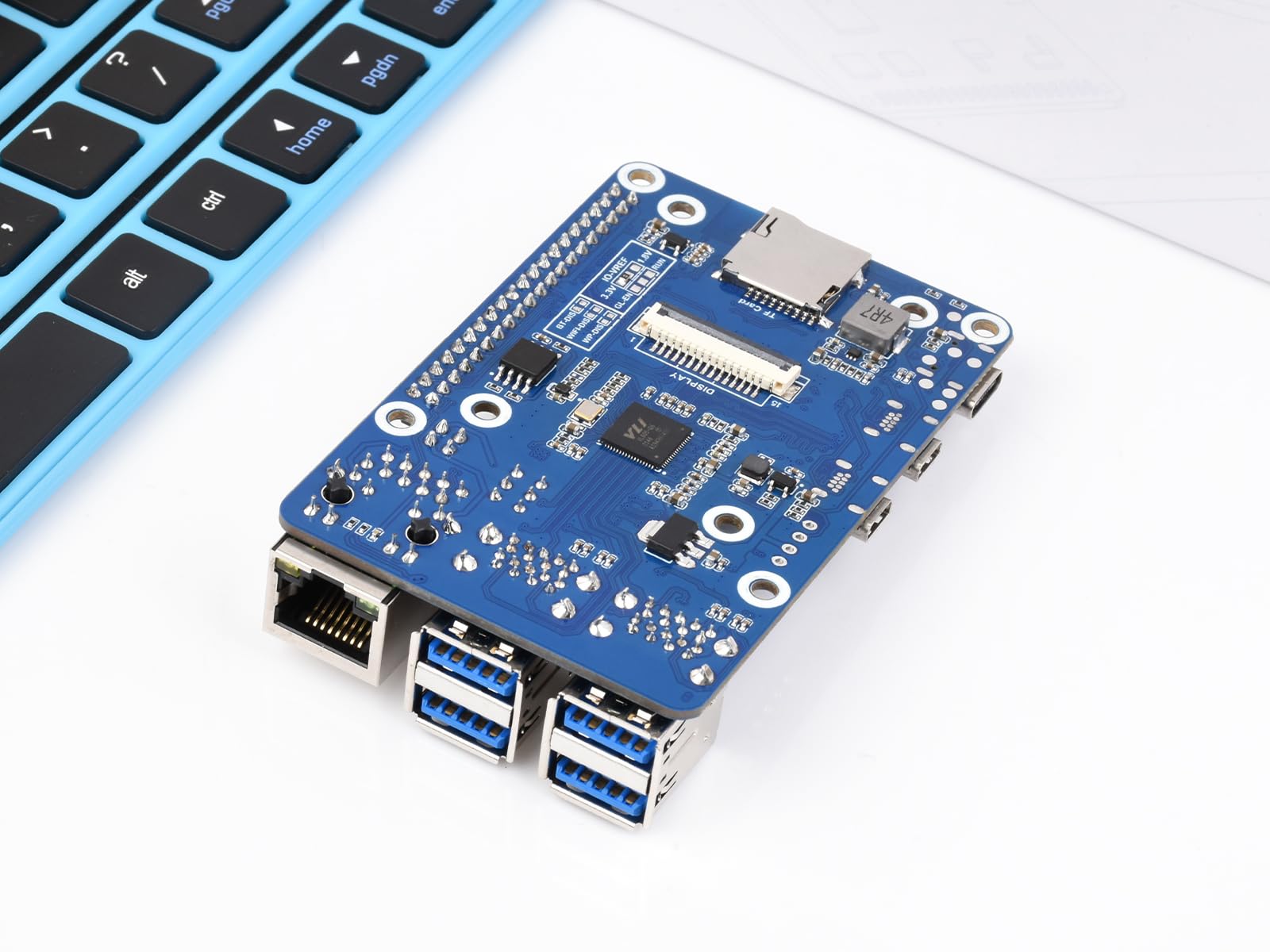 Waveshare CM4-to-Pi4-Adapter for Raspberry Pi CM4, Alternative Solution for Raspberry Pi 4B(Can be Used as Pi 4B by Combining The Adapter with CM4)