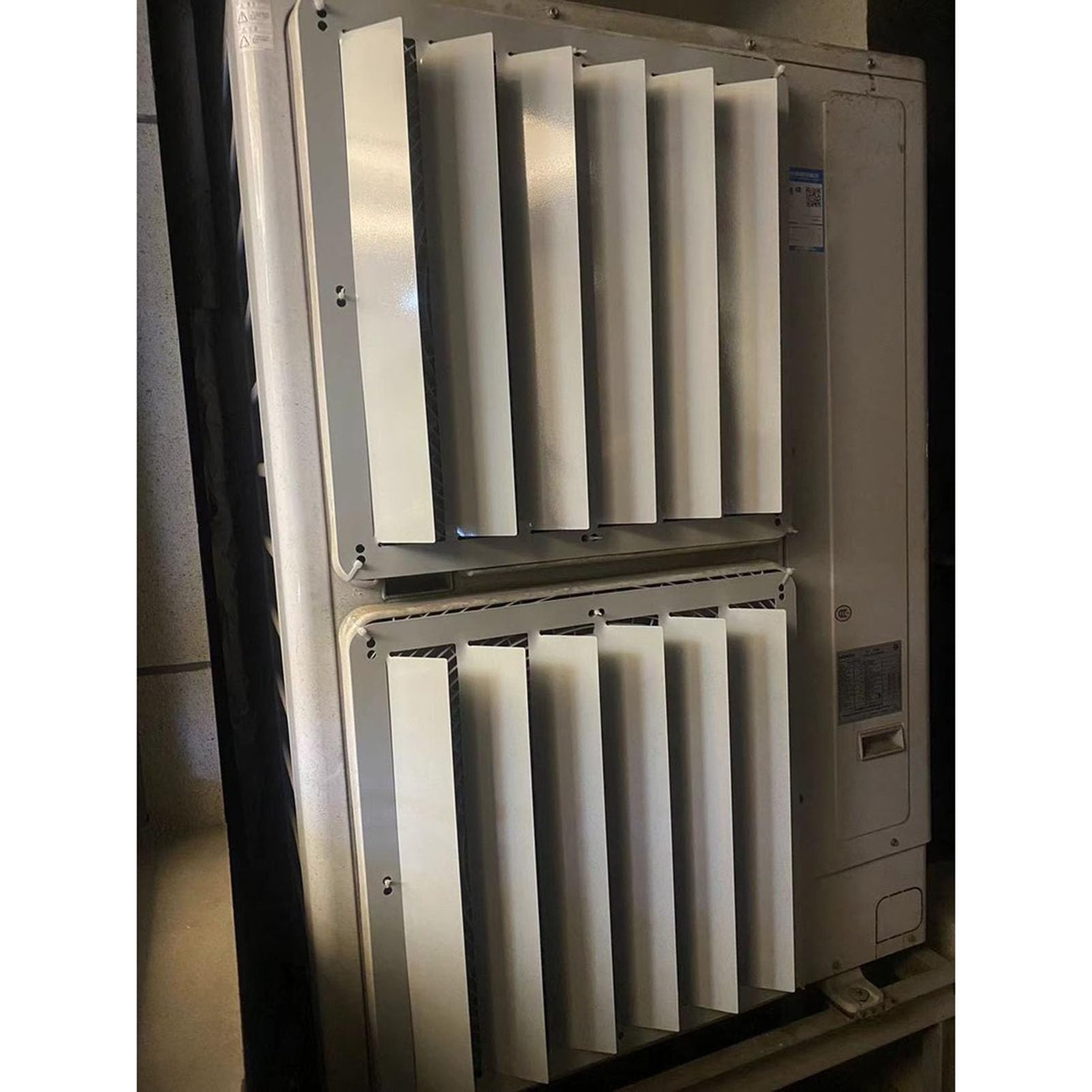 Soporte de cubierta de unidad de aire acondicionado exterior con rejillas deflectoras, deflector de acero inoxidable para protección contra el viento, pantalla de ventilación de condensador