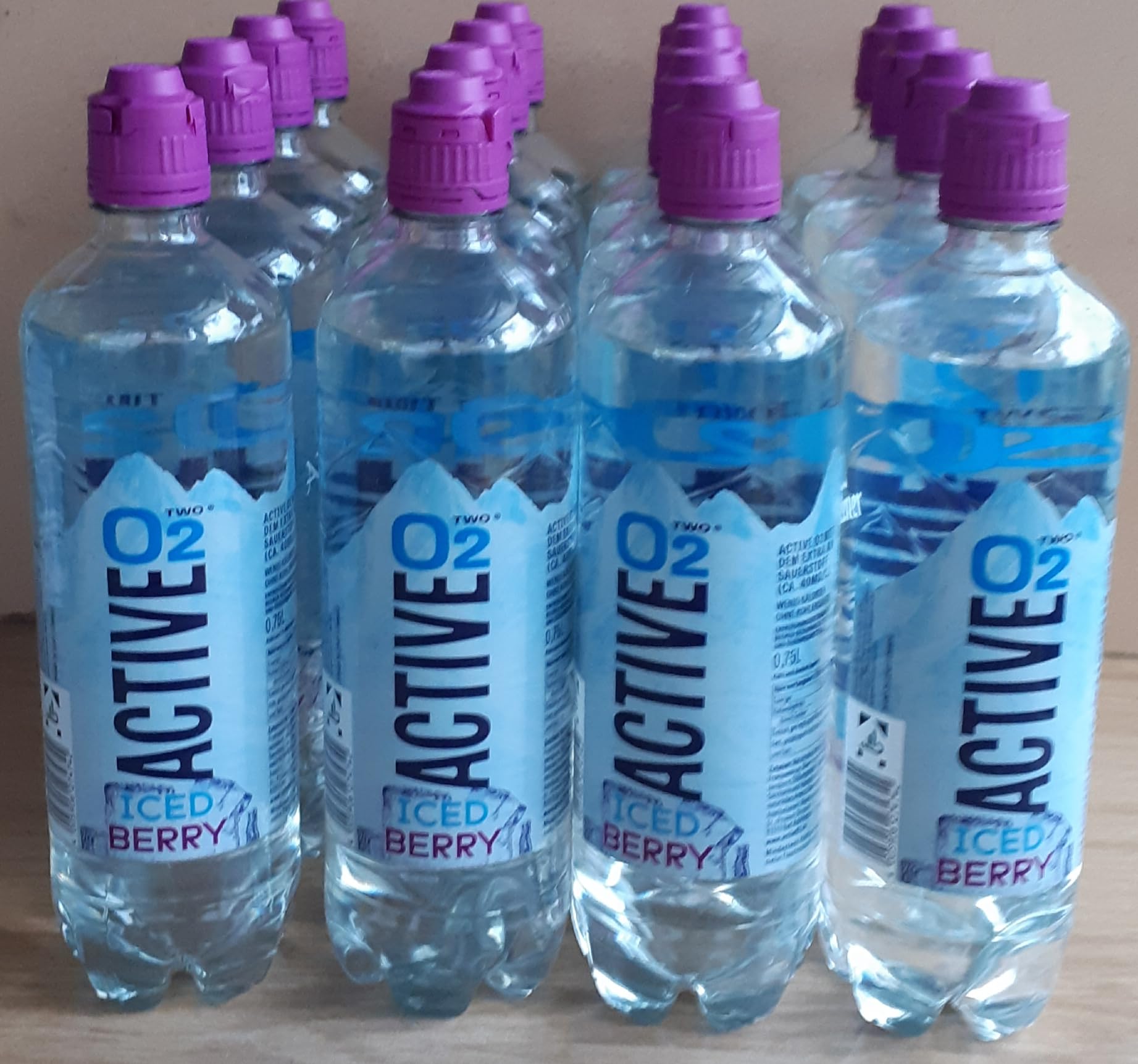 Active O2 Iced Berry Erfrischungsgetränk, 16 Flaschen à 0,75 L, inkl. Einwegpfand