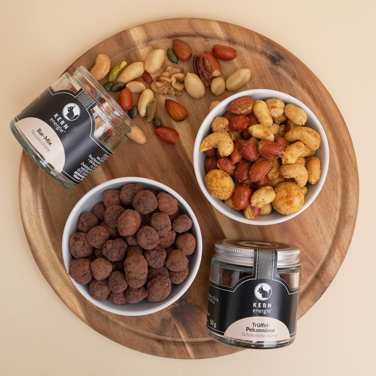 KERNenergie edles Geschenkset | 4 Nussmischungen in praktischen Schraubgläsern - würzig, salzig & süß ideal zum Verschenken | Geschenkverpackung schwarzer Karton