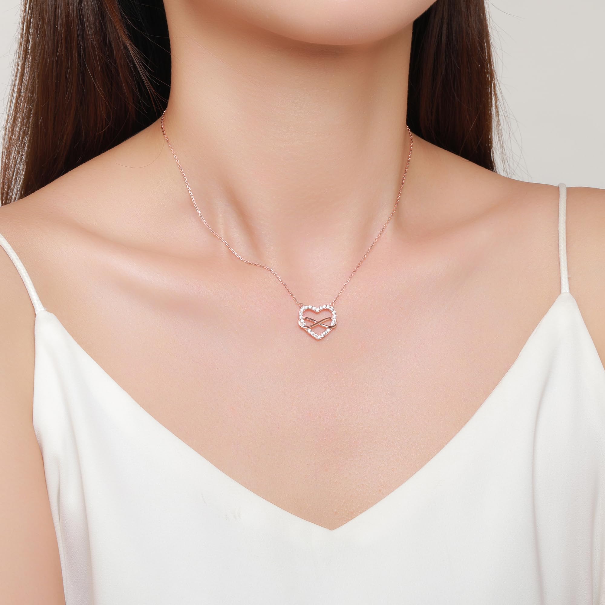 Jrêveinfini Collar de Corazón Infinito en Plata de Ley 925 - Elegancia y Simbolismo para Mujeres y Niñas, Regalo Cumpleaños Mujer Niña Mama con Caja de Regalo, Ajustable 40+5cm