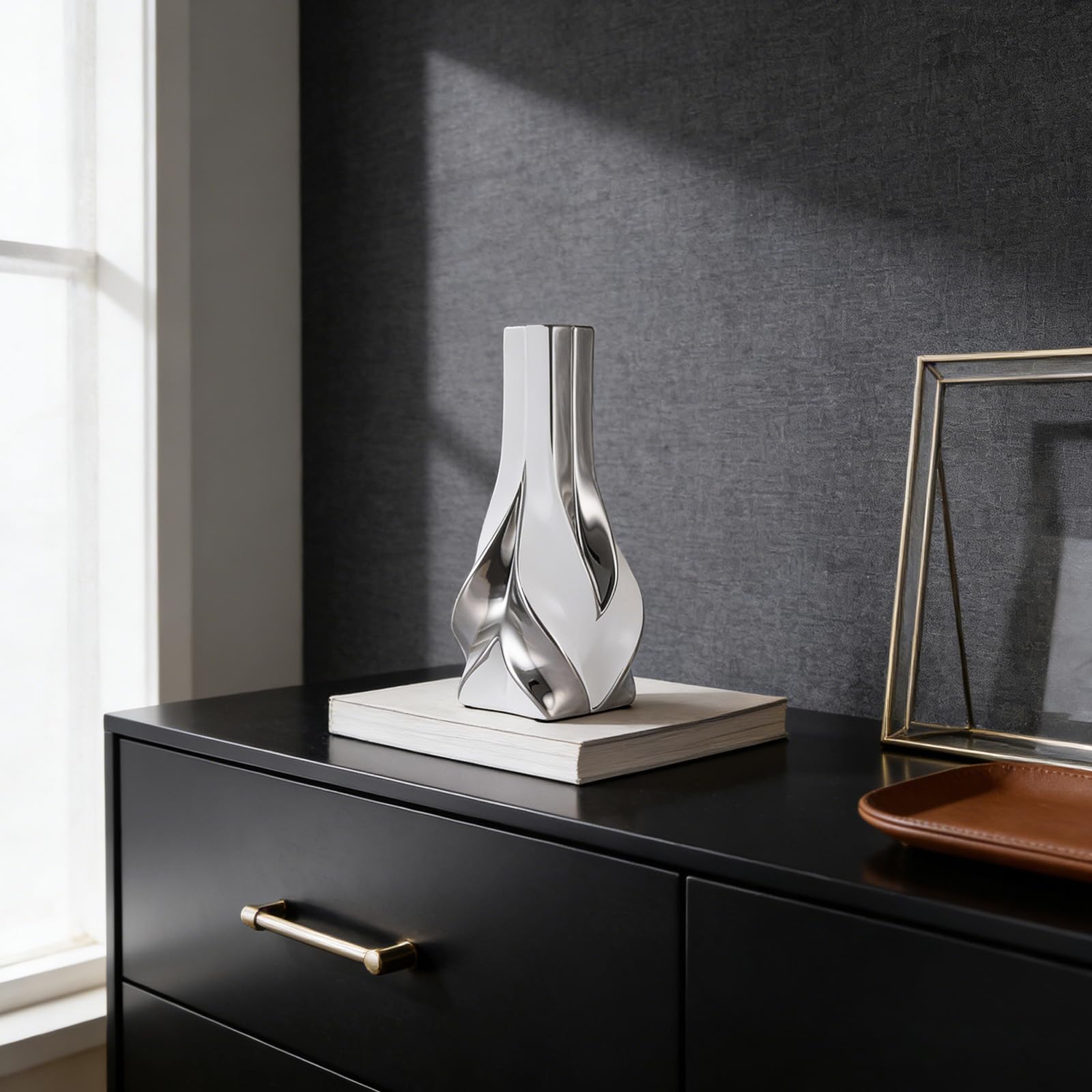 Jarrón de cerámica blanco y plateado de 10.6 pulgadas de alto, decoración moderna y elegante para el hogar, sala de estar, centro de mesa, escritorio, oficina, perfecto para hierba de las