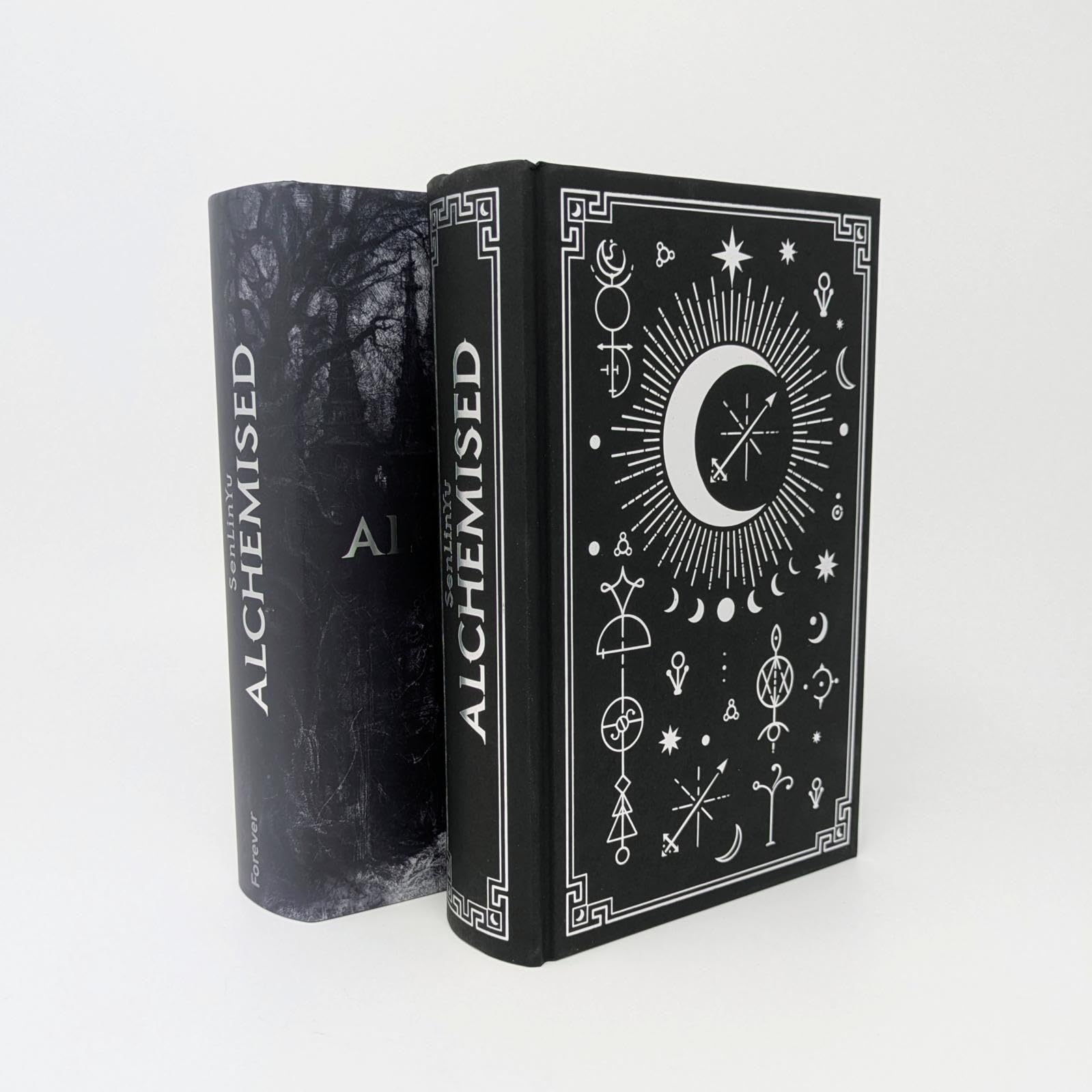 Alchemised English Edition: The global dark fantasy sensation, with sprayed edges