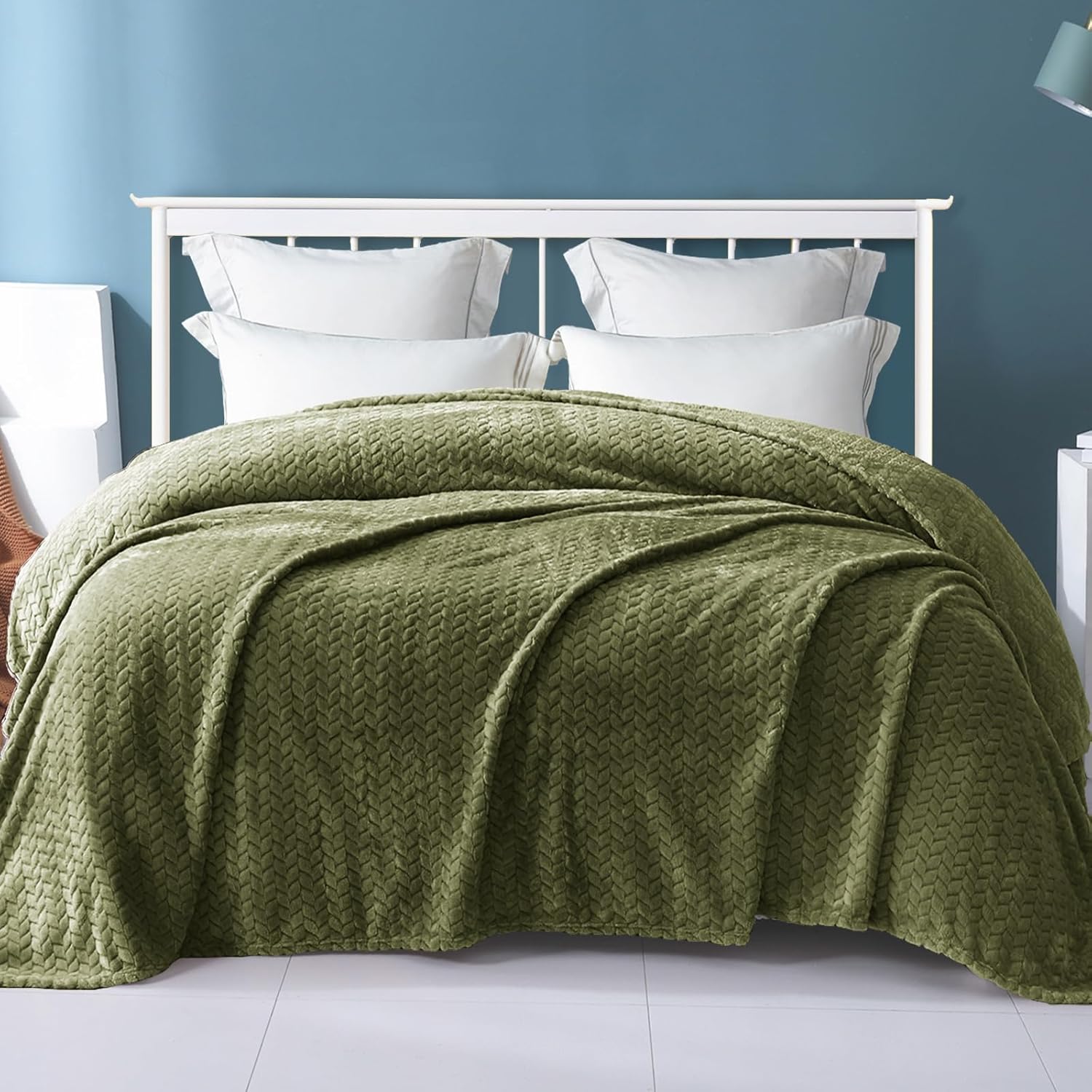 Exclusivo Mezcla Fleece King Size Blanket for Bed, 90x104 Inches Soft Cozy Jacquard Flannel Blankets, Lightweight Fuzzy Plush Warm for Women, Olive Green - Image 2