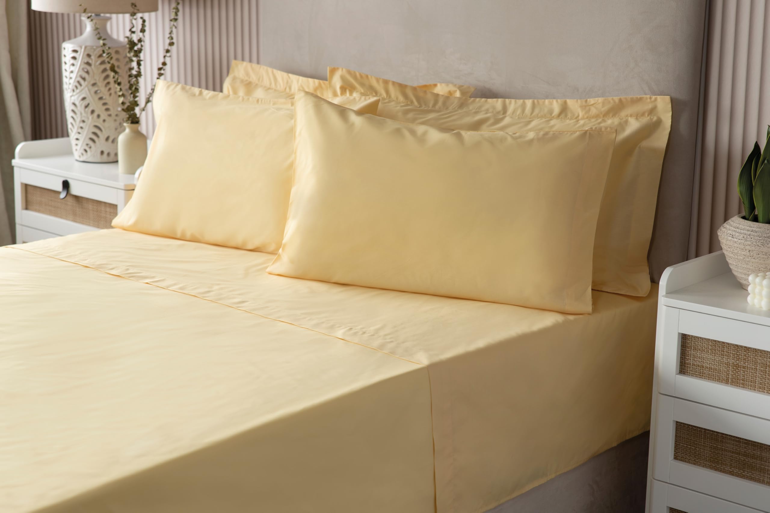 Belledorm Luxury Fitted Bed Sheet With Matching FREE 2 X PILLOW CASE Plain Dyed Poly Cotton Percale Easy Care Bed Sheet Genuine 50% cotton 50% polyester (Super King Size, Honeydew)