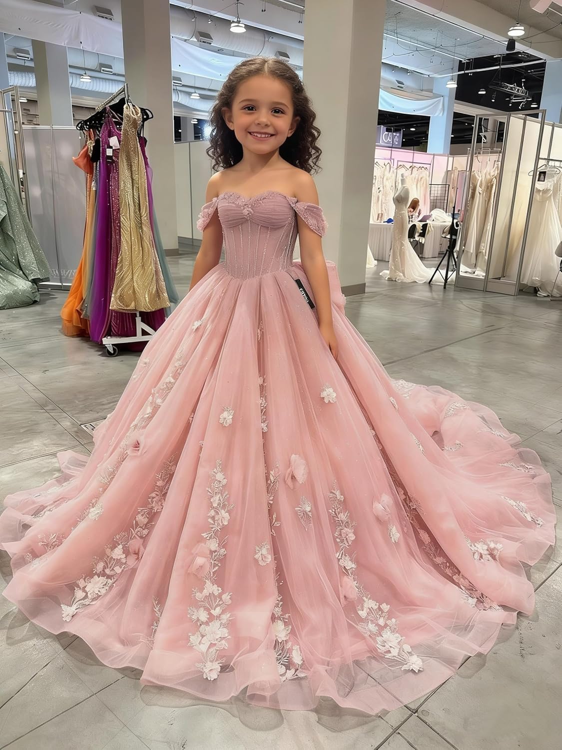 Blumenmädchenkleider mit Spitzenapplikationen und Schleife, perlenbesetztes Ballkleid mit Schleppe, Schulterfreies Festkleid für Mädchen