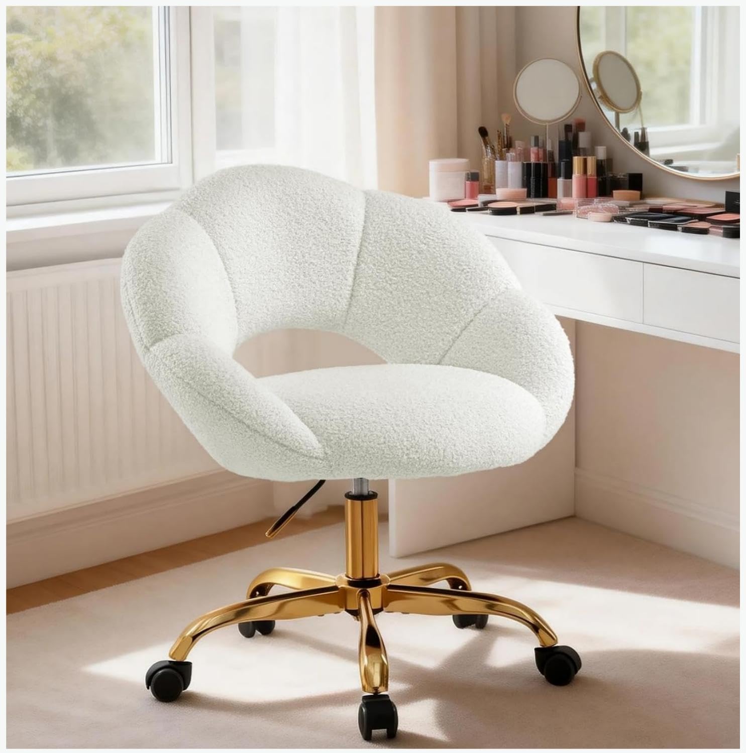Silla Giratoria de Escritorio Tapizada - Silla de Tocador Ajustable - Silla de Oficina para Niña con Brazos y Respaldo Diseño Pétalo en Tejido Teddy y Ruedas - Dorado y Blanco