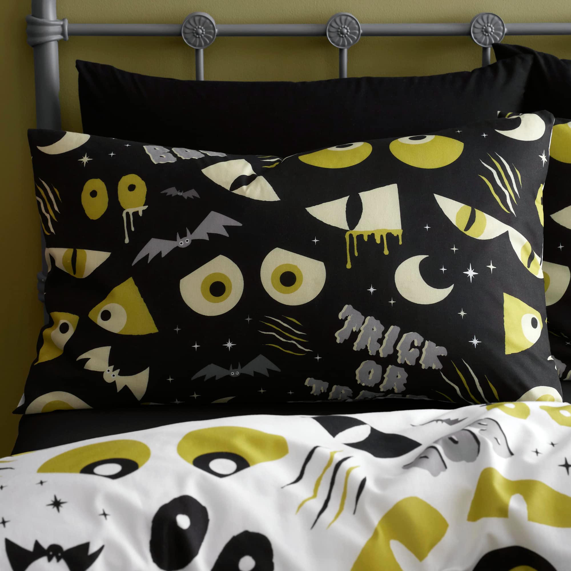 Bedlam, Halloween Spooky Eyes Duvet Cover, Single Bedding Size (140 x 200cm), Reversible (2 Colours) - Image 2
