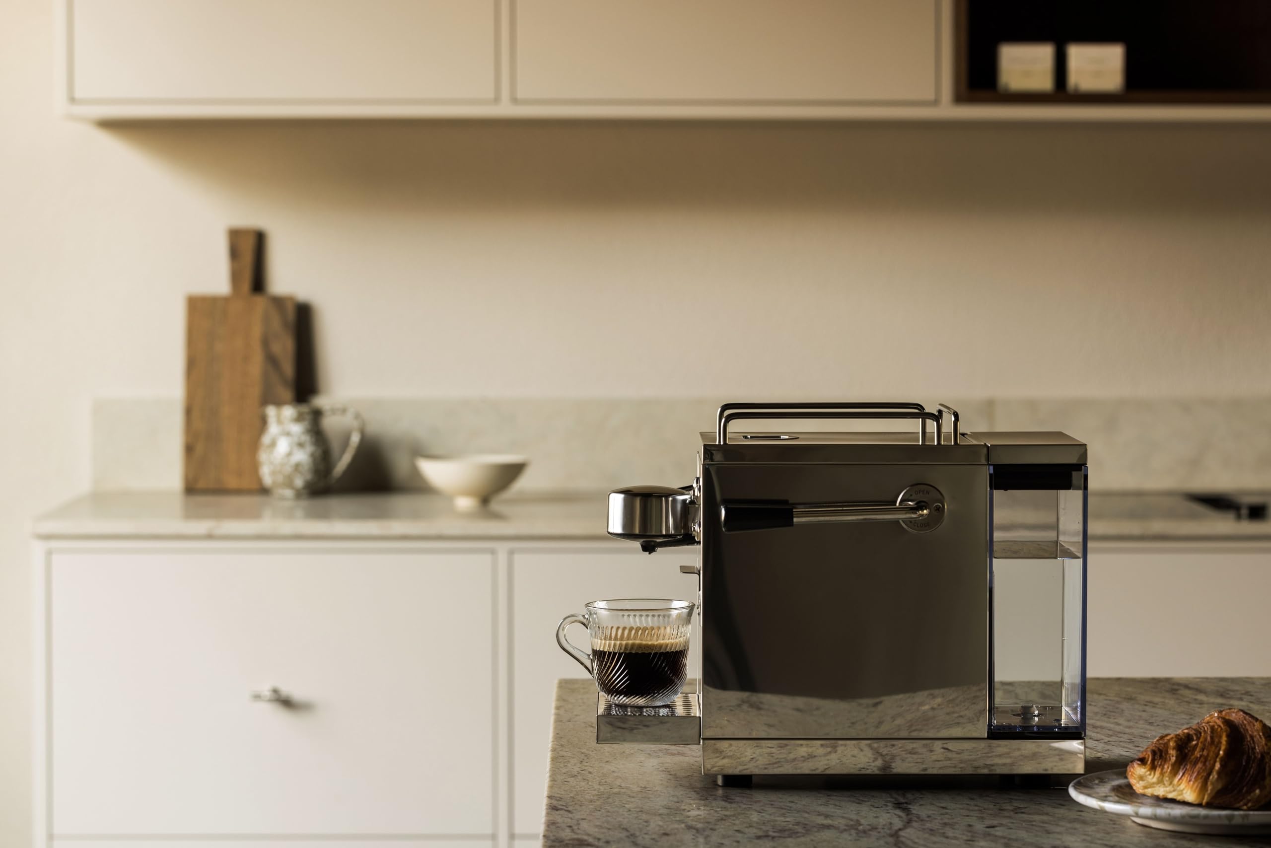 Cafetera automática de expresos Sjostrand, de Acero Inoxidable para cápsulas monodosis. Compatible con Nespresso Silver