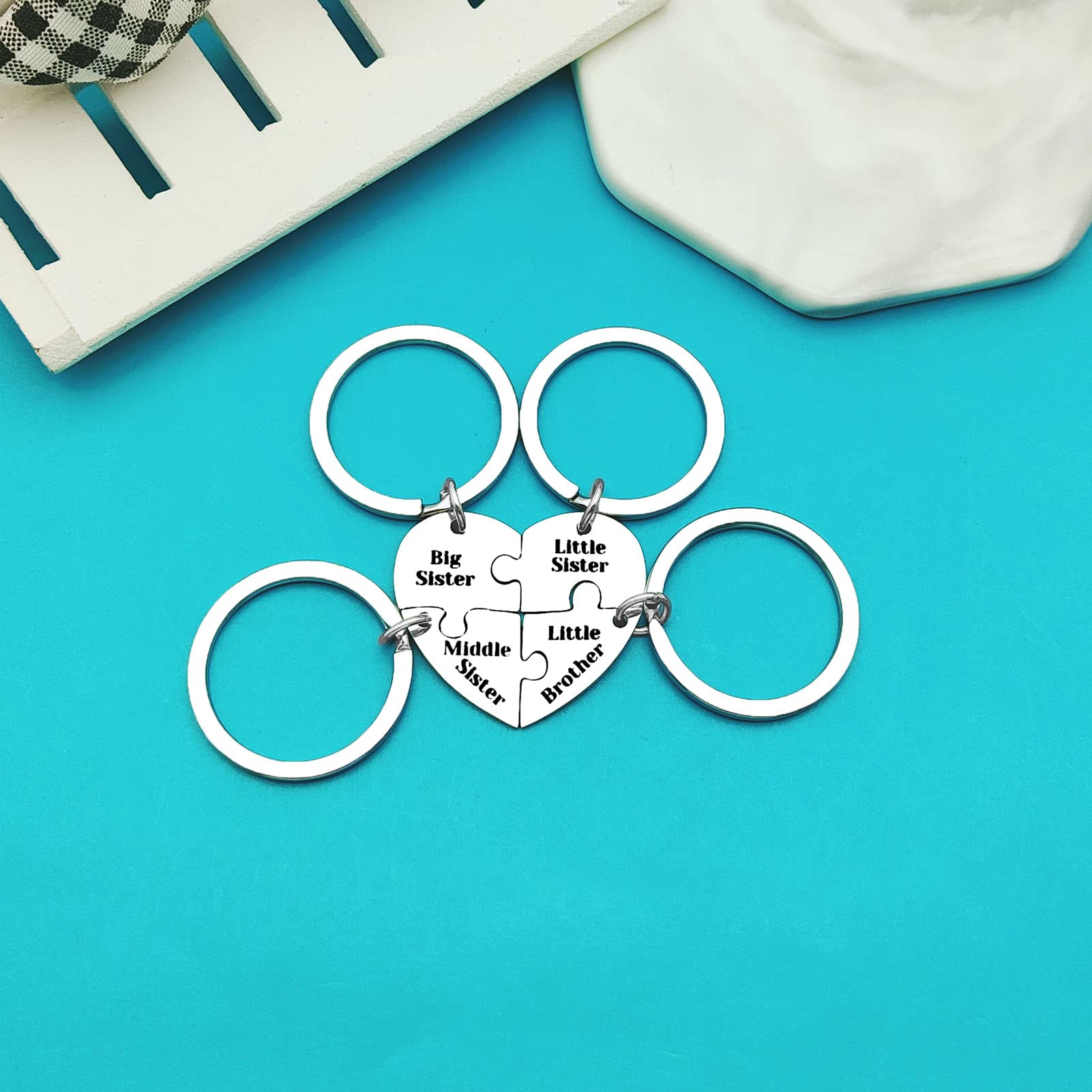 Xiahuyu Sister and Brother Gifts Keychain 4pcs for Big Middle Little Sister Little Brother Matching Keychain Set Christmas Birthday Gift Sibling Gifts for Sisters Brothers