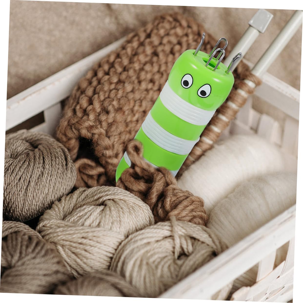 ULDIGI 2pcs Cute Bee Weaving Tool Lightweight Plastic Knitter for Boy Girl Easy Use Hand-Knitting Accessory for Creative Craft Projects