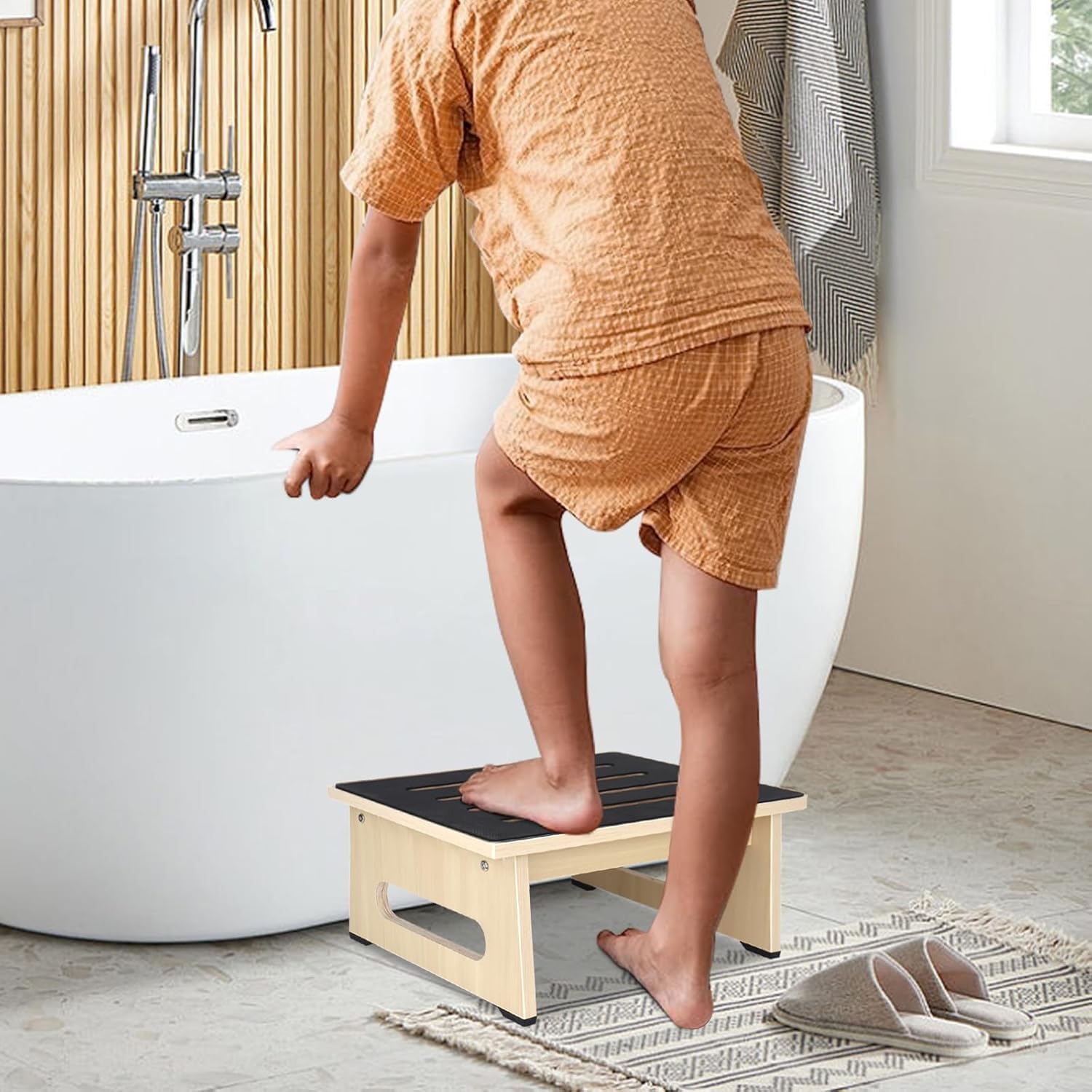 Uno sgabello in legno per adulti e anziani con cuscinetto in gomma antiscivolo, per interni ed esterni, 450 Ib, supporto portatile in legno per bagno, cucina, comodino e altro (Gulanmu, 17 cm)