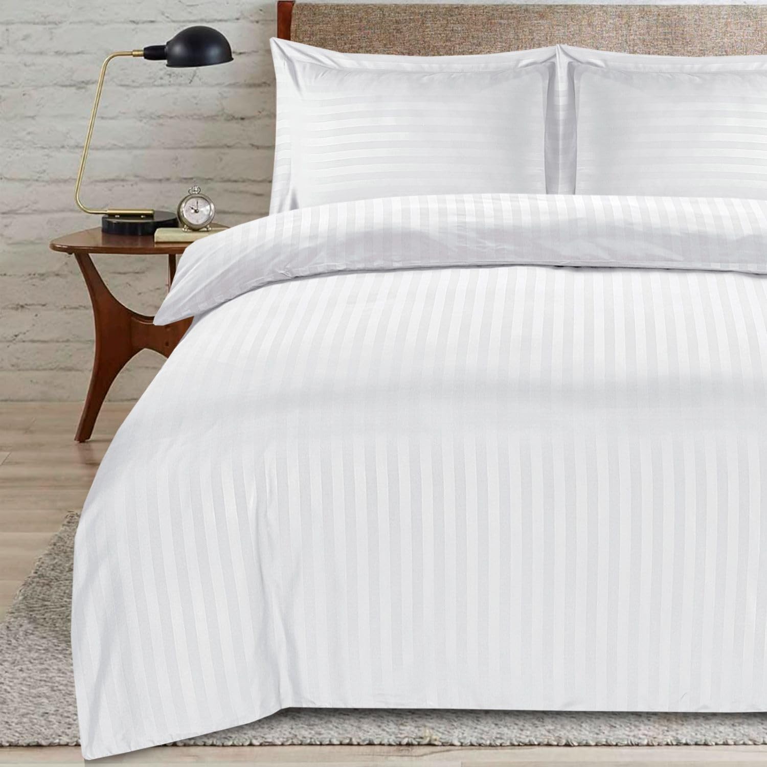 ZZZMRH Premium Quality Double Duvet Set with Satin Stripes, Soft Breathable Duvet Cover with 2 Pillowcases, Hypoallergenic Reversible Bed Cover (White) — image 1