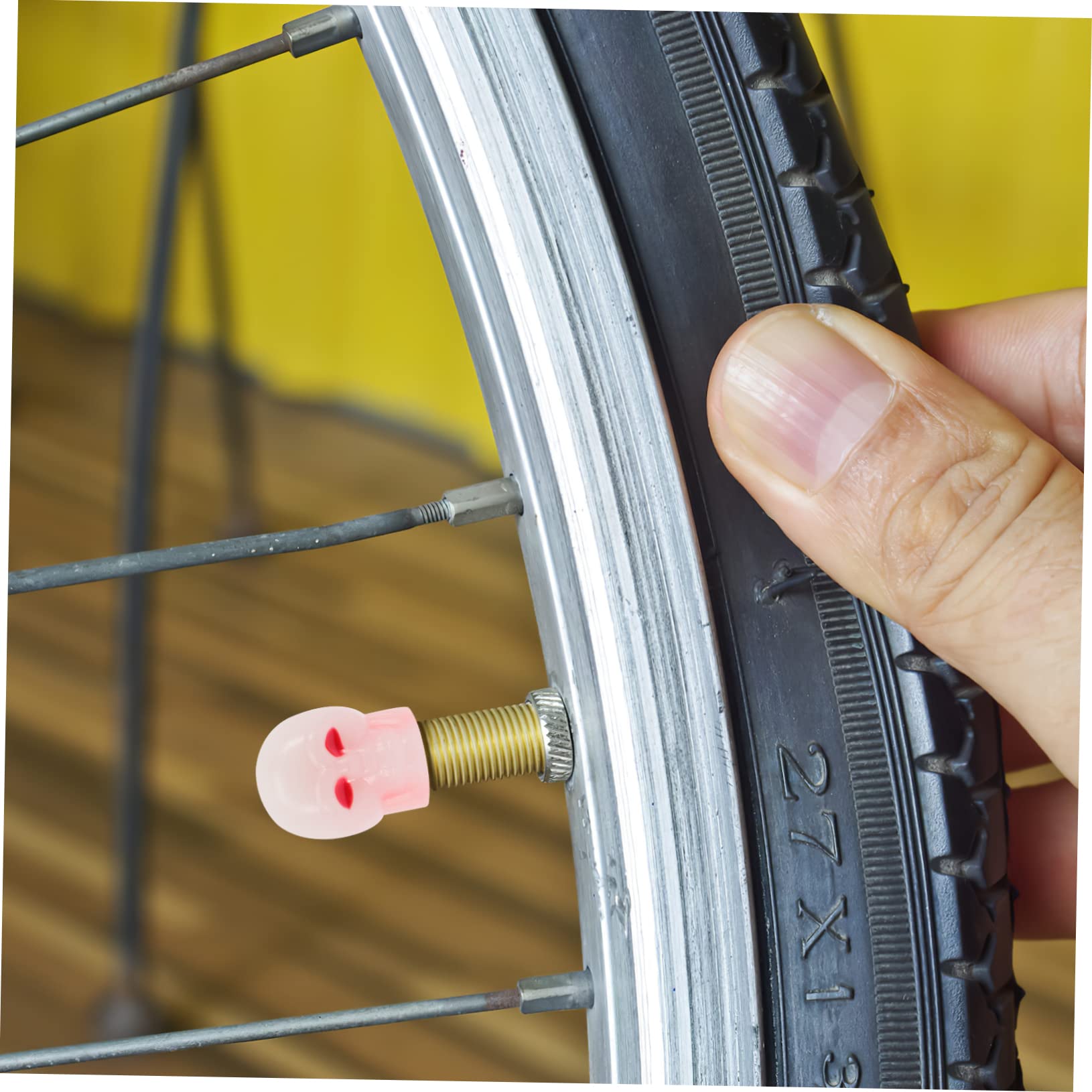 80pièces Couvercles De Valve Fluorescents Forme De Crâne pour Voiture Et Vélo Bouchons Antipoussière Universels Design Lumineux Et Facile à Installer