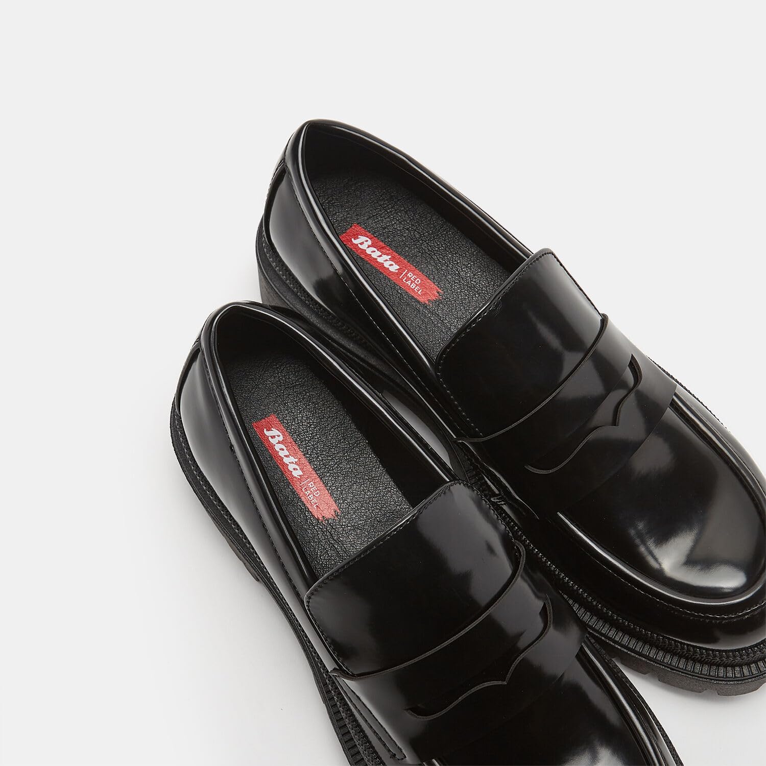 BATA Mocassini Donna con Suola Track Eleganti e Resistenti | Suola dentellata con tacco 4 cm, tomaia lucida, colore neutro, senza allacciature, design versatile