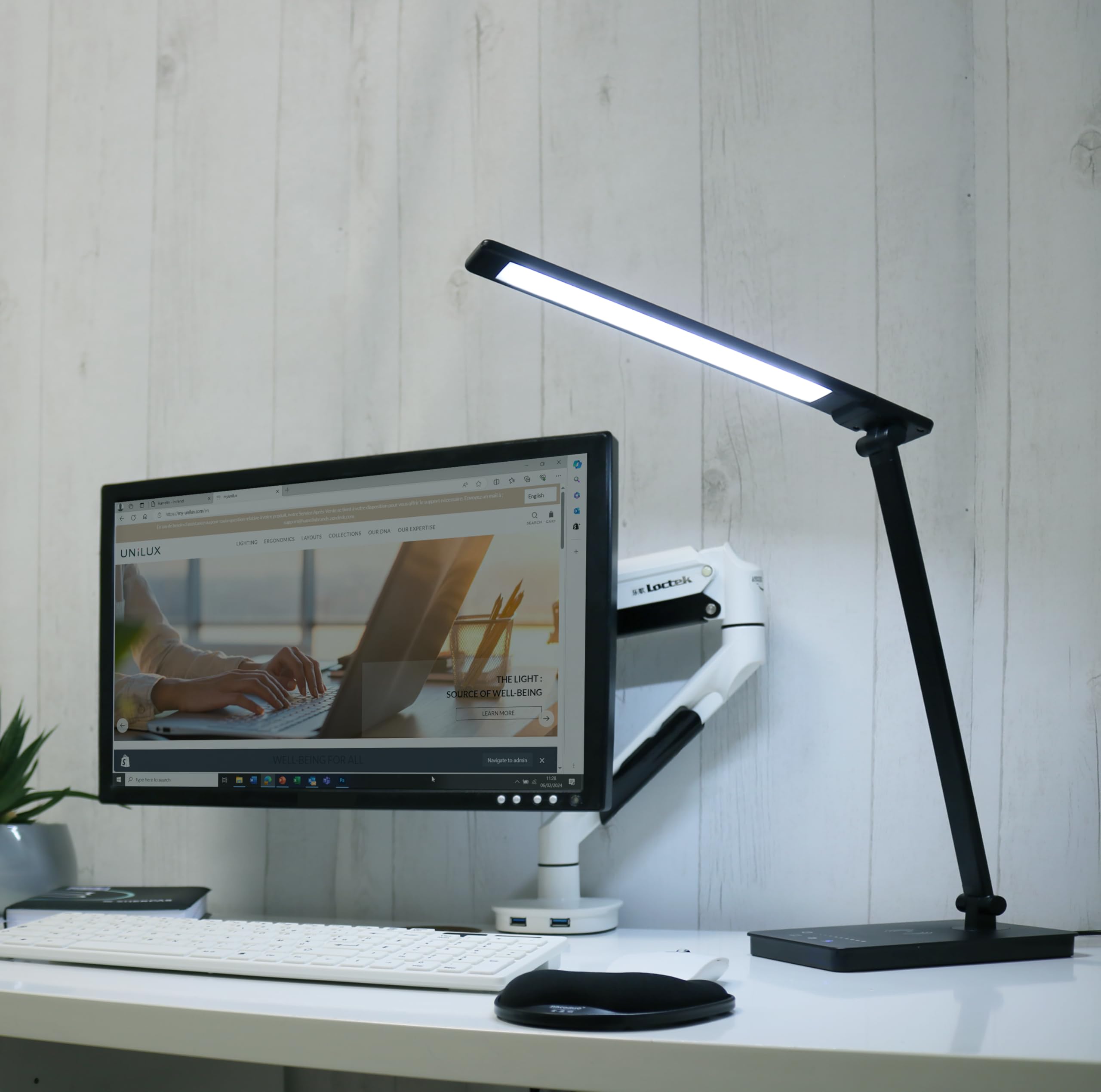Unilux Novy LED Schreibtisch-Leuchte, Lampe dimmbar in Farbintensität und 5 Farbtemperaturen, 180° drehbarer Kopf, ideal für unterwegs, inkl. 2 USB-Anschlüssen, schwarz