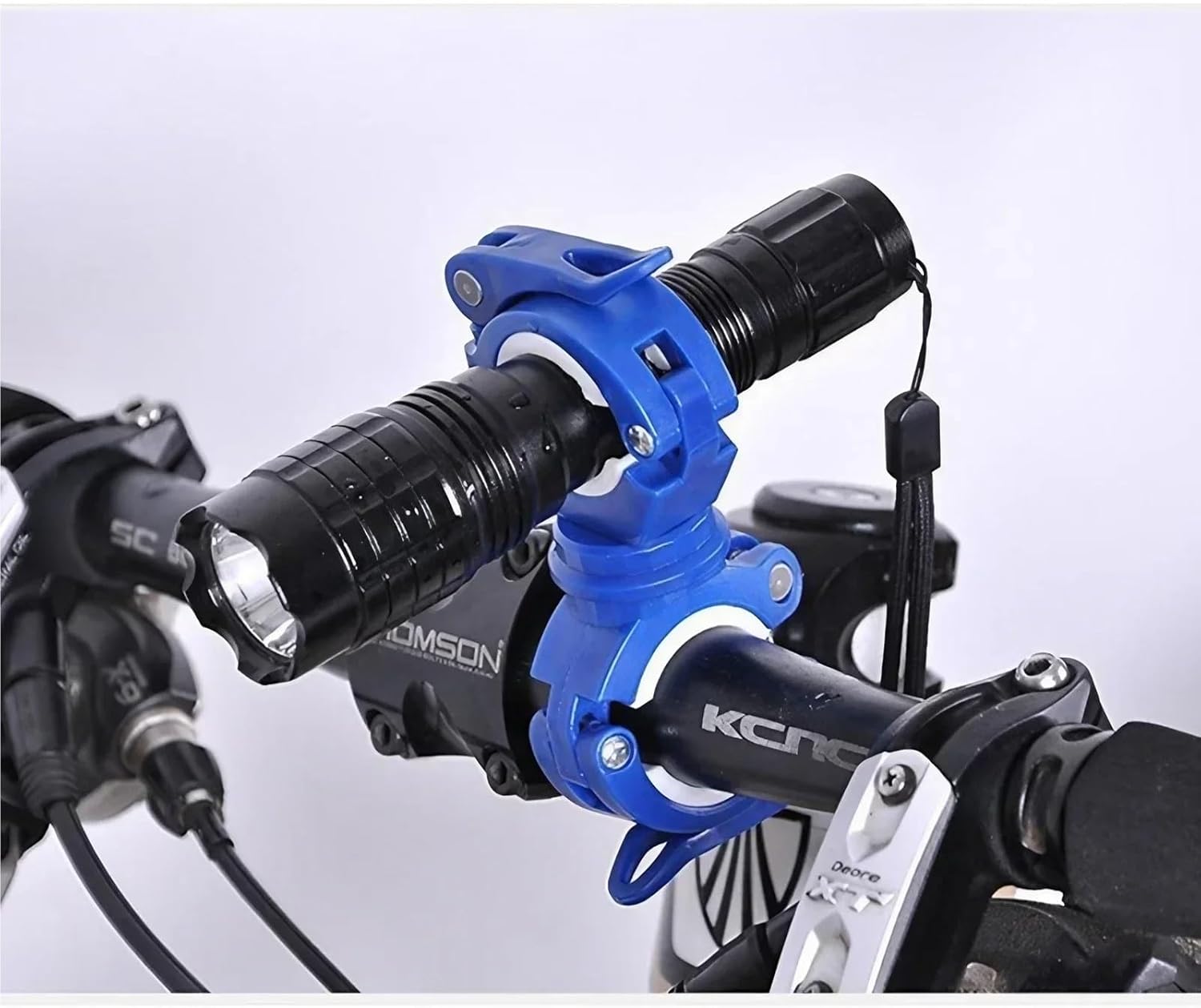 Bike Light Mount 360 Rotating Bicycle Flashlight Holder Clip Adjustable Bracket Bike Lamp Mounting Accessory for Bicycles