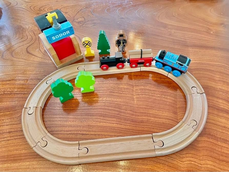 お値下げ！BRIO機関庫＆木製レール＆電車•バス•車セット　木製トーマス　ブリオ BRIO ブリオ トーマス 木製レール 木のおもちゃ パーシー 電車