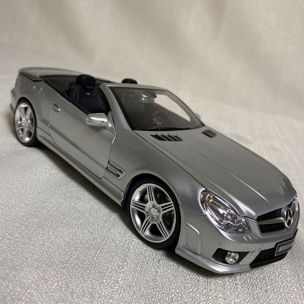 1/18 メルセデス　ベンツ　SL63 AMG Amazon | iScale 1/18 Mercedes Benz SL63 AMG (R232) 4MATIC+