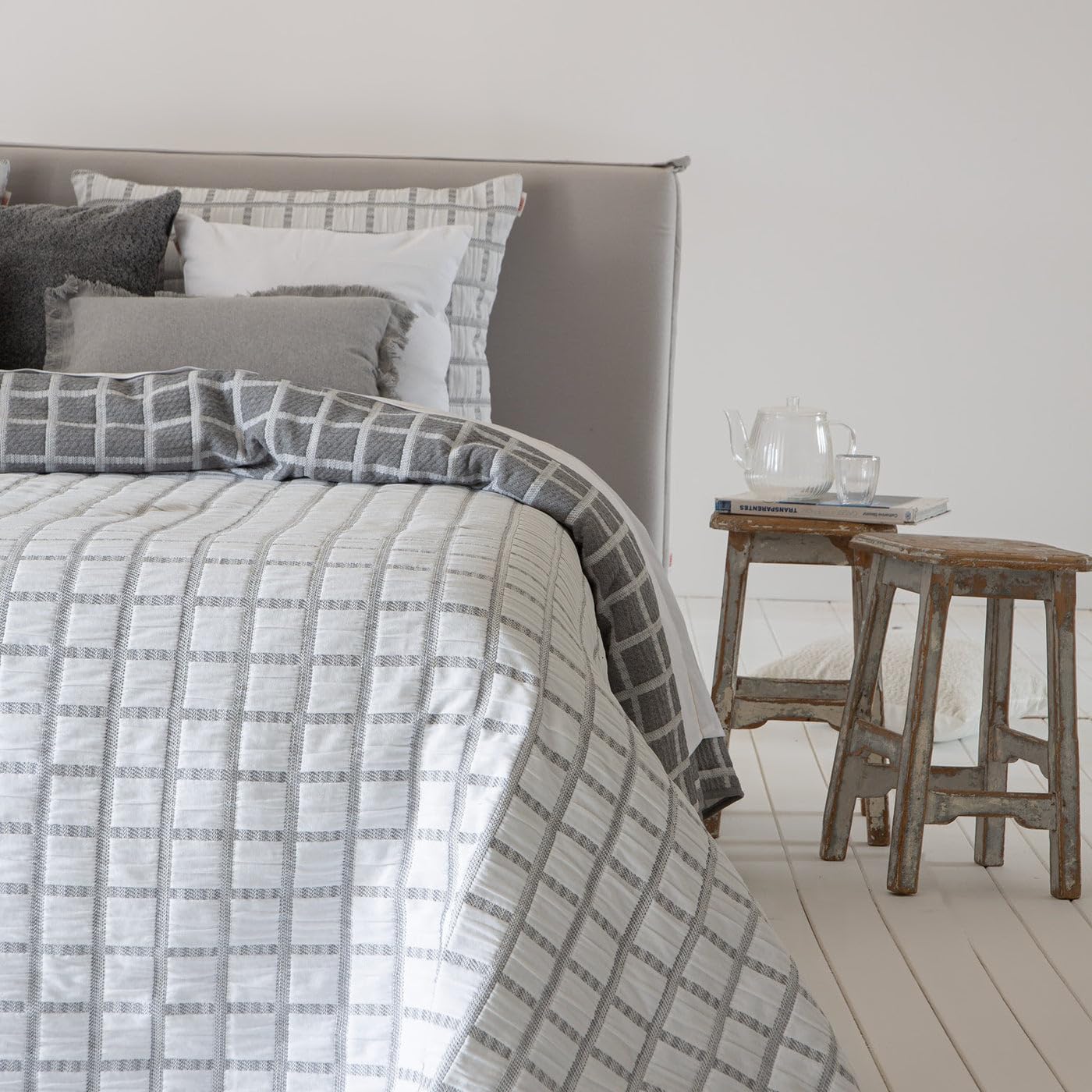 Henko - Colcha Verano Cama 200 - Tejido Relieve Geométrico - 300x270 cm - Suave y Transpirable - Fabricado en España - Color Gris (Austin)