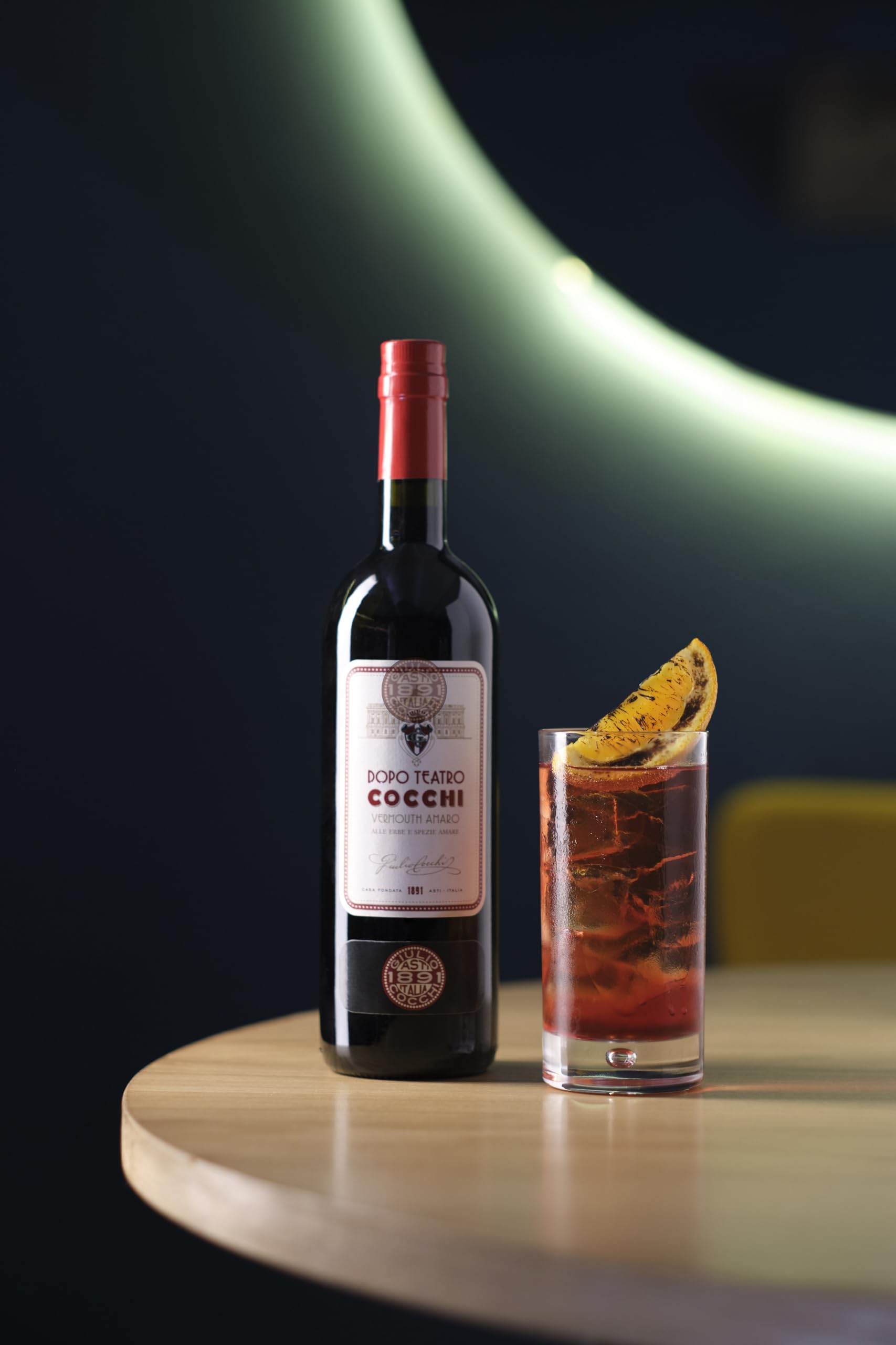 COCCHI - Amaro Dopo Teatro - Vermouth Rouge - 16% Alcool - Origine : Italie/Piémont - Notes amères et toniques - Parfait en cocktail - Bouteille 75 cl