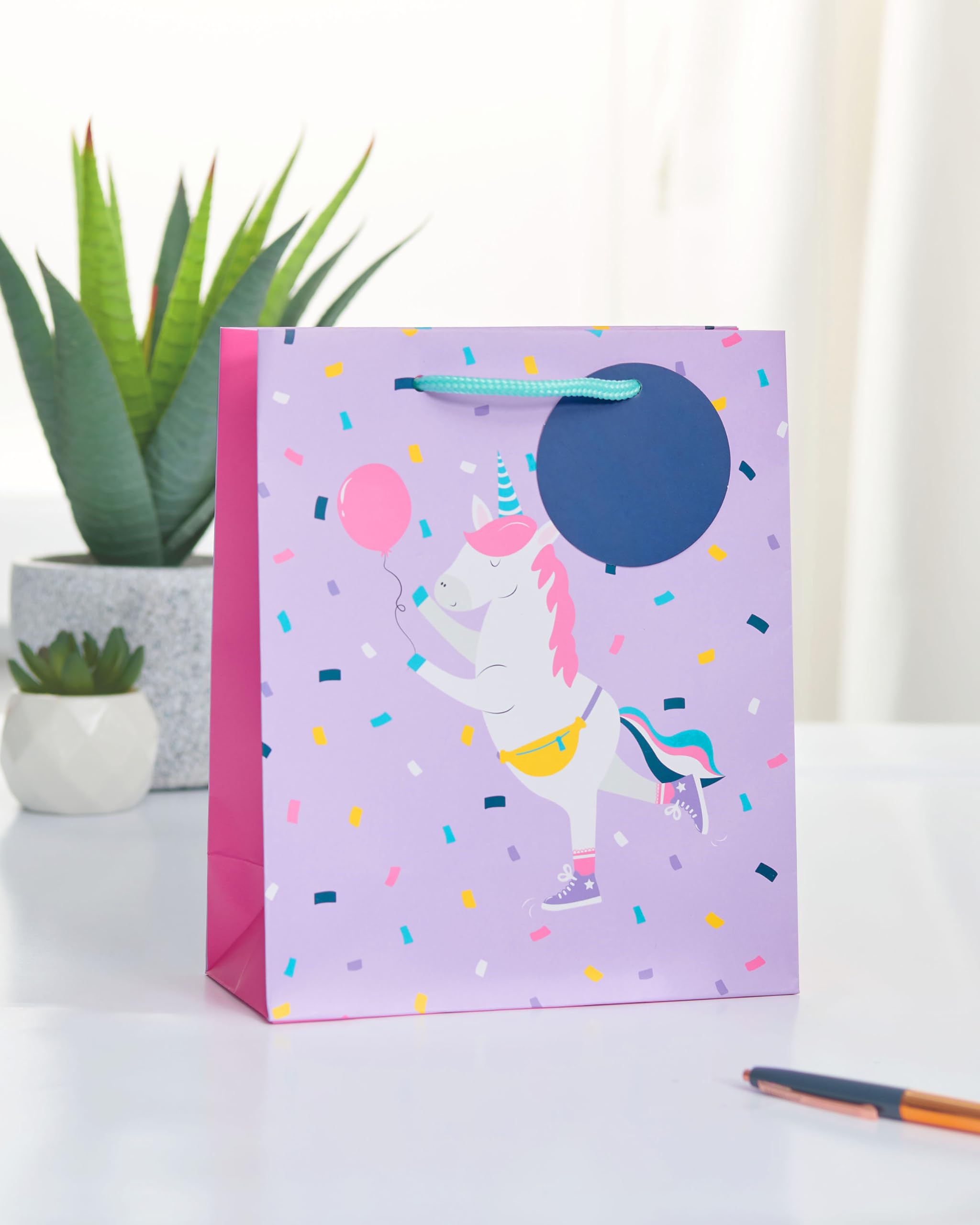 UK Greetings Multipack of 6 Medium Gift Bags for Her/Girls - Party Unicorn Design, 6 Medium Unicorn Gift Bags, 1 count (Pack of 6) - Image 2