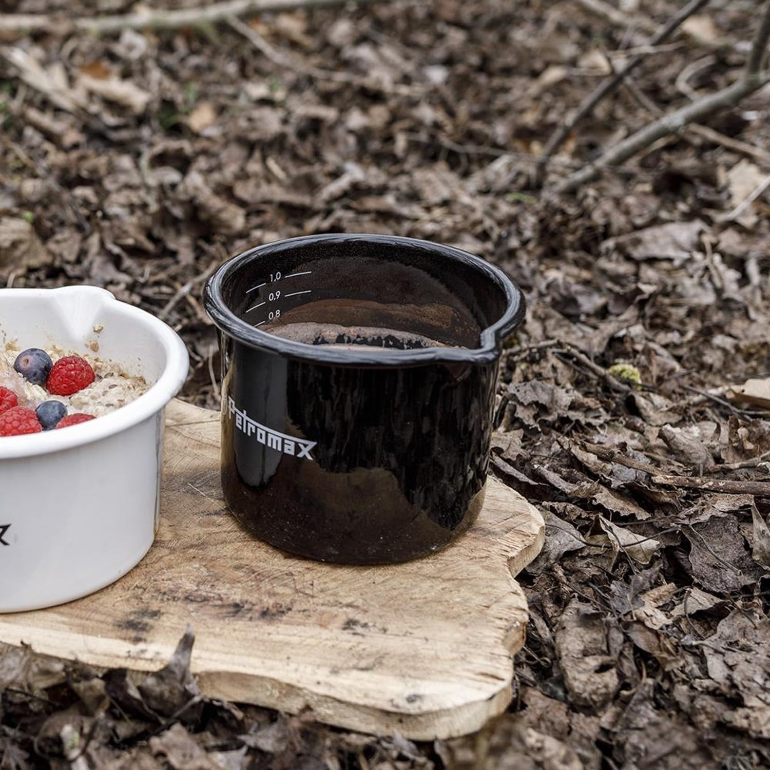 Petromax Warming Pot with Spout, Enameled Steel Saucepan for Heating Milk, Soup, Butter Over Stove or Campfire, 1.1 Quart, Black