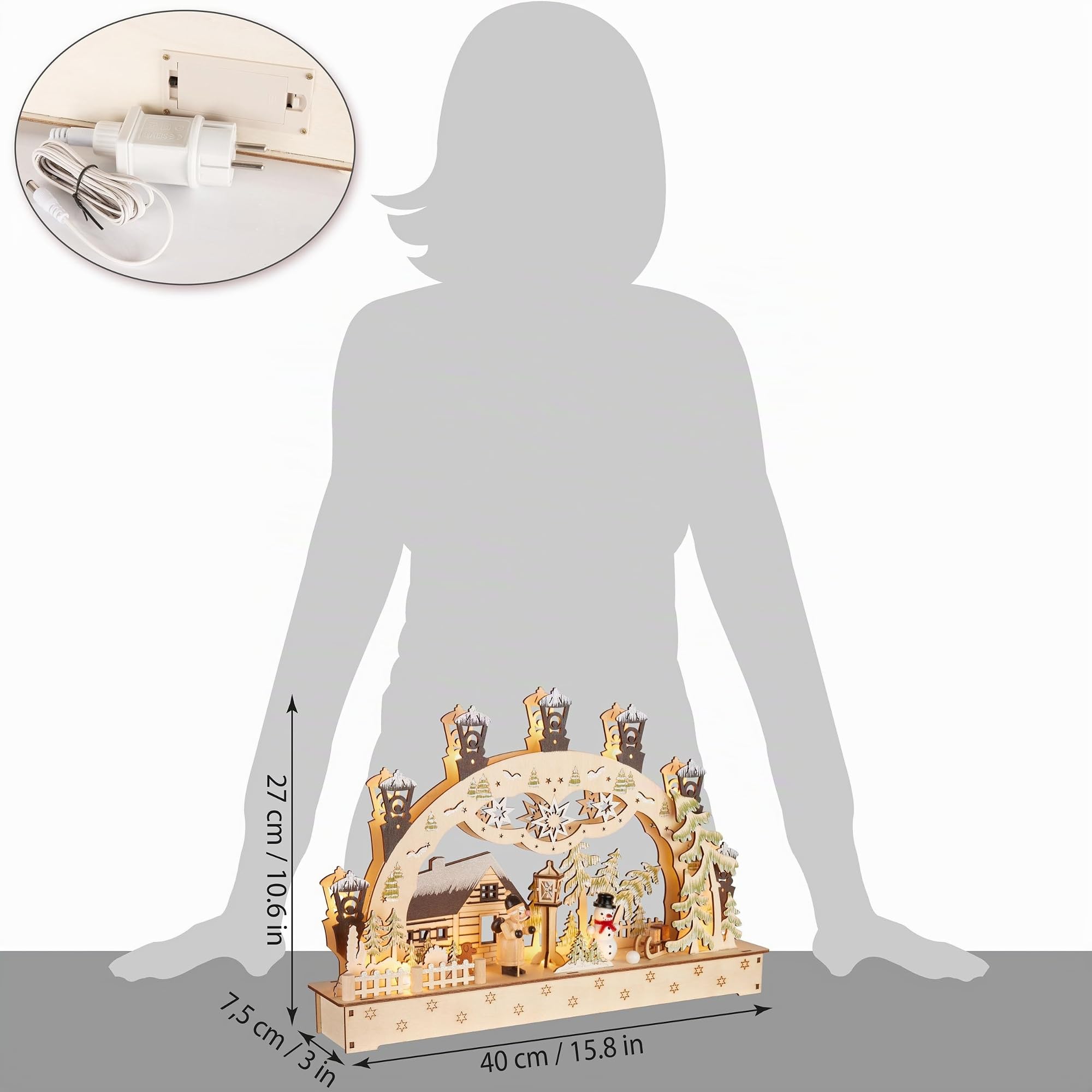 BRUBAKER 3D Lichterbogen - LED Schwibbogen - Weihnachtshaus im Wald mit Laternen - Weihnachtsbeleuchtung aus Holz Natur - 27 x 40 x 7,5 cm - Handbemalte Figuren - Weihnachtsdeko für Tisch Fenster