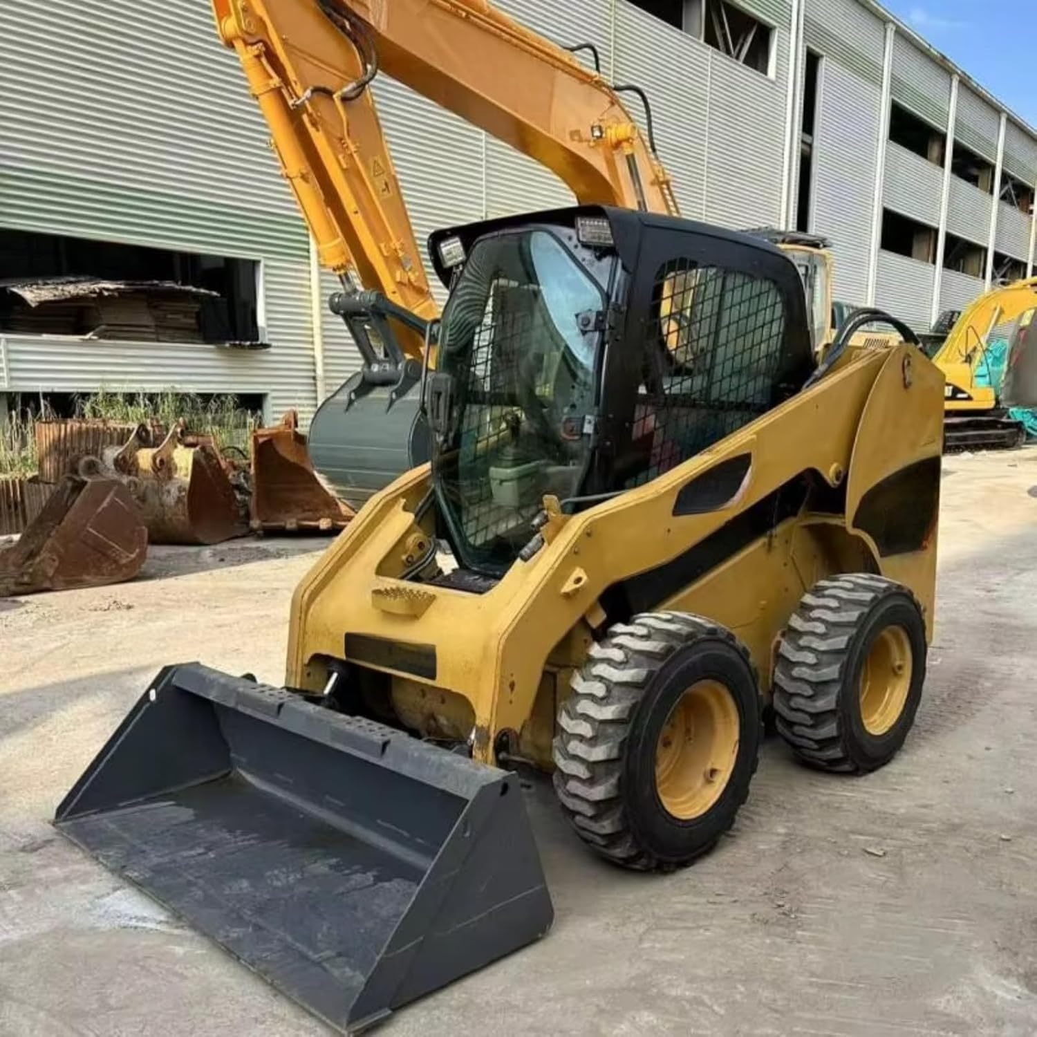 Skid Steer Loader Mini Skid Steer Loader with Bucket and Attachments, Ideal for Construction, Farming, Industrial Use